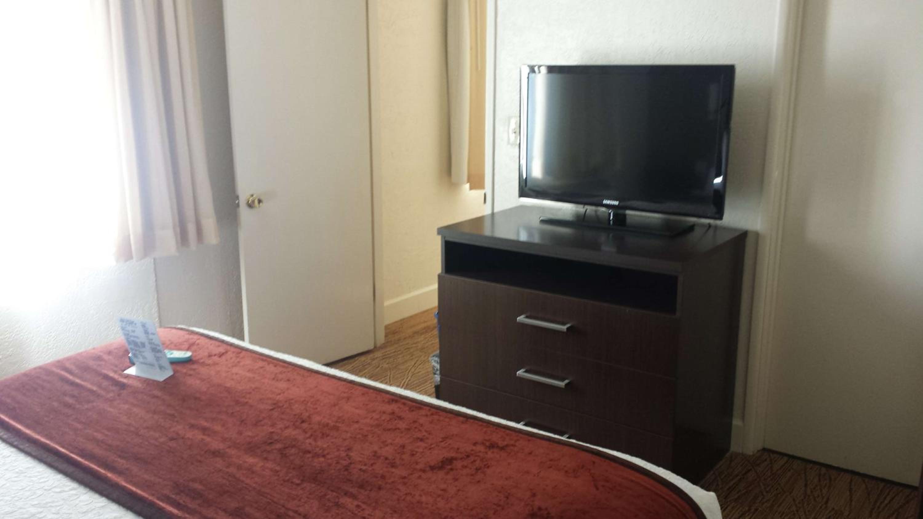 Family Suite - Non-Smoking - Photo 10