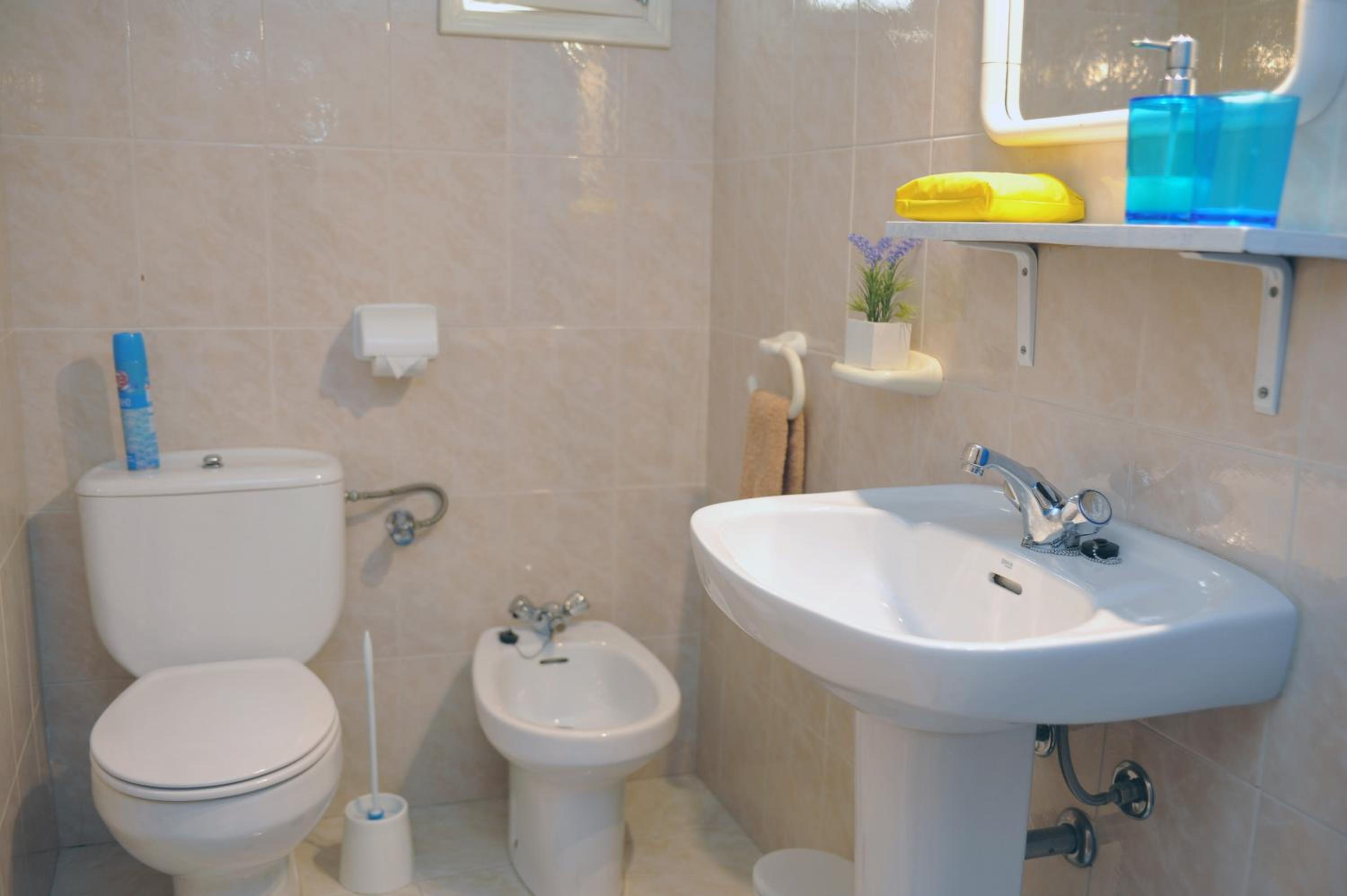 Double Room with Private Bathroom - Photo 41