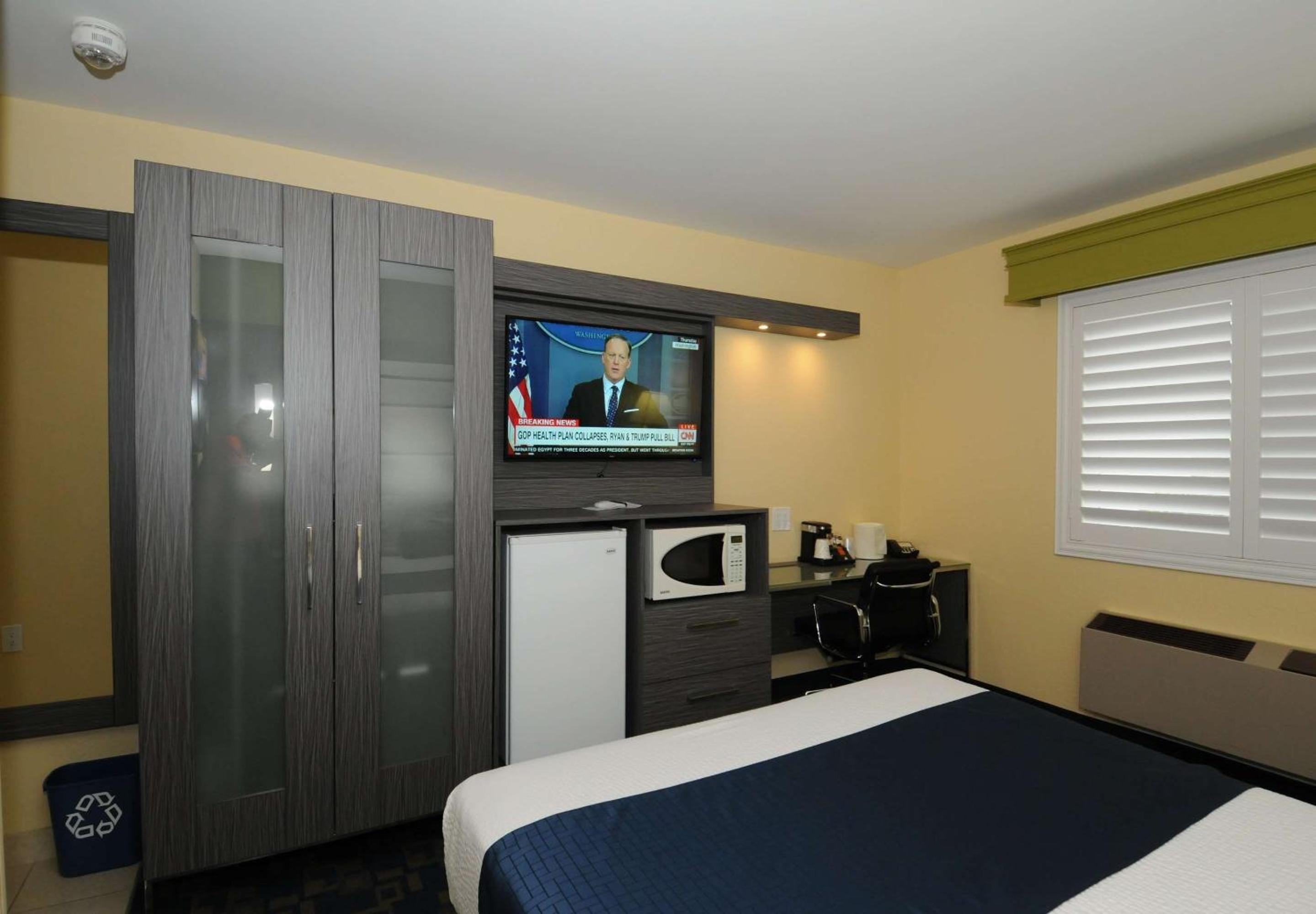 Queen Room - Mobility Access photo 2