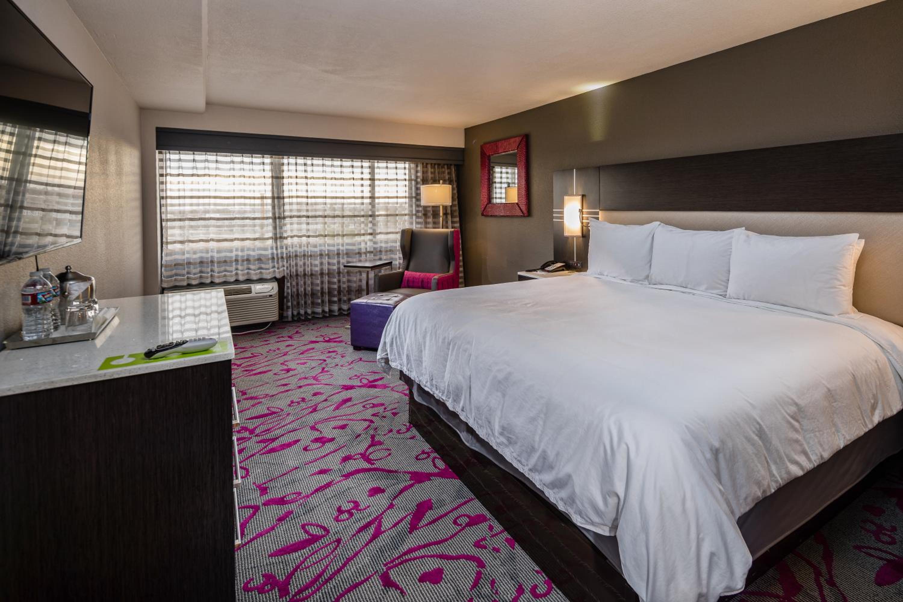 Premium King Room - Non-Smoking photo 1