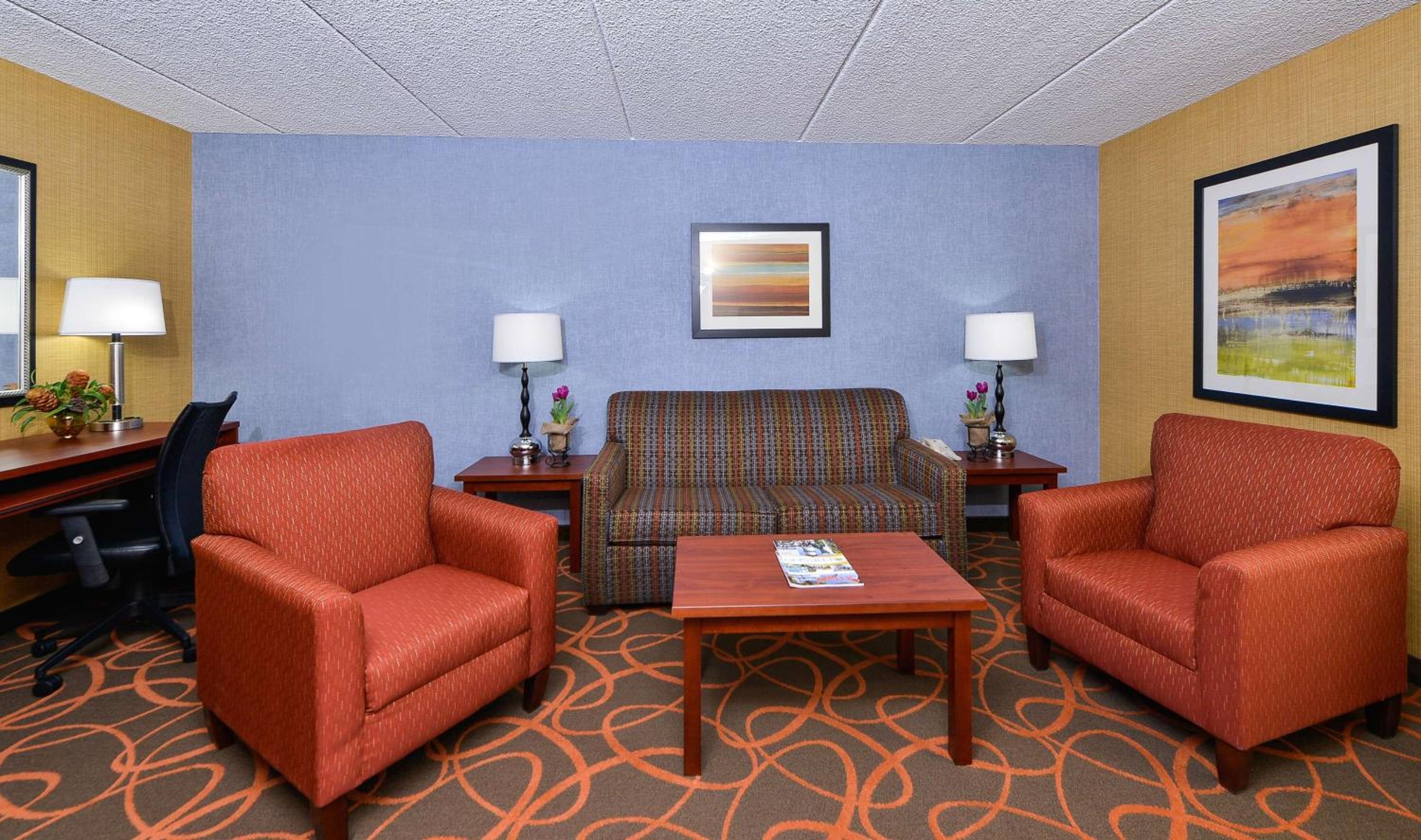 King Suite with Sofa Bed - Non-Smoking - Photo 5