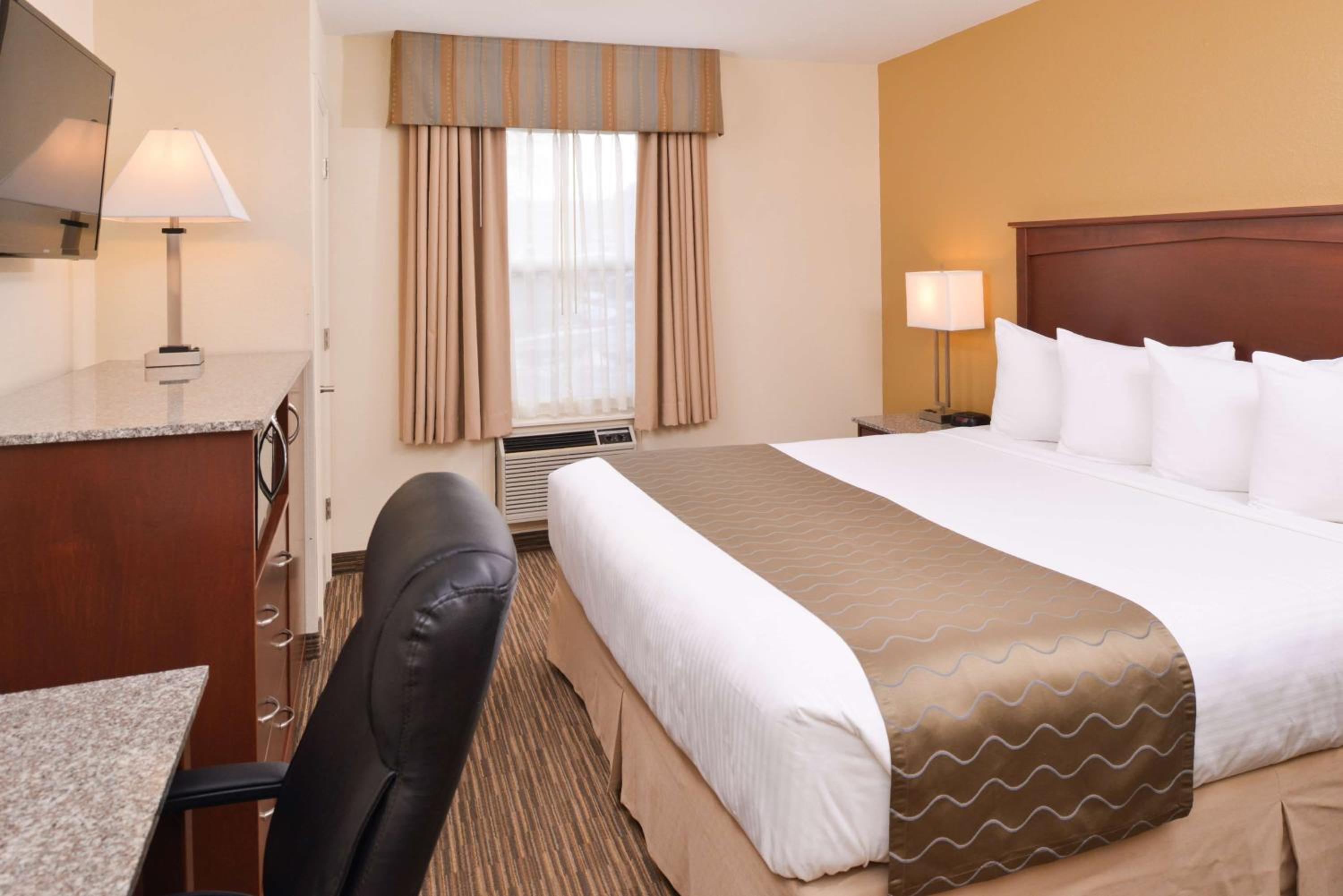 King Room with Walk-In Shower - Mobility Access - Photo 3