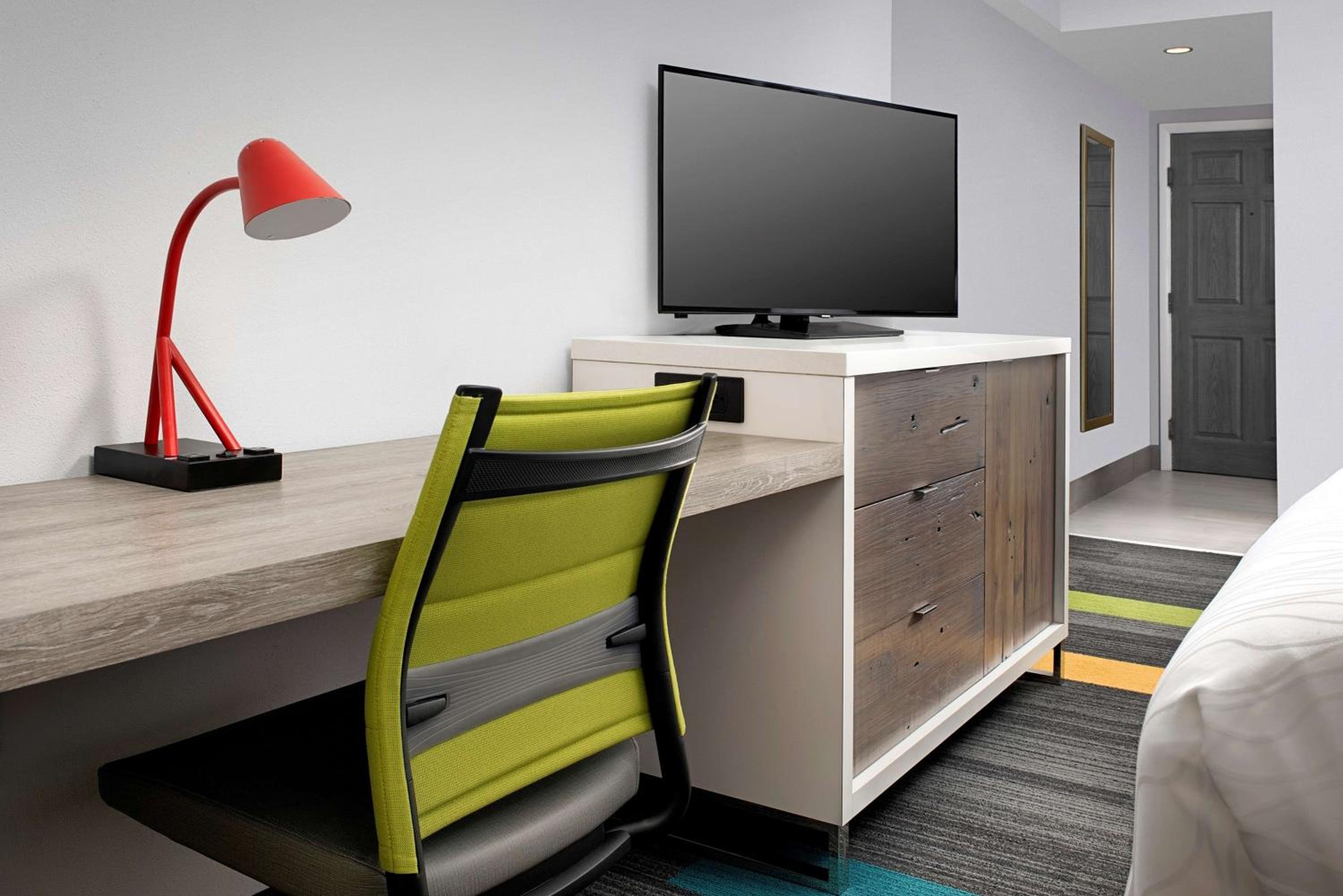 King Room with City View - Photo 4
