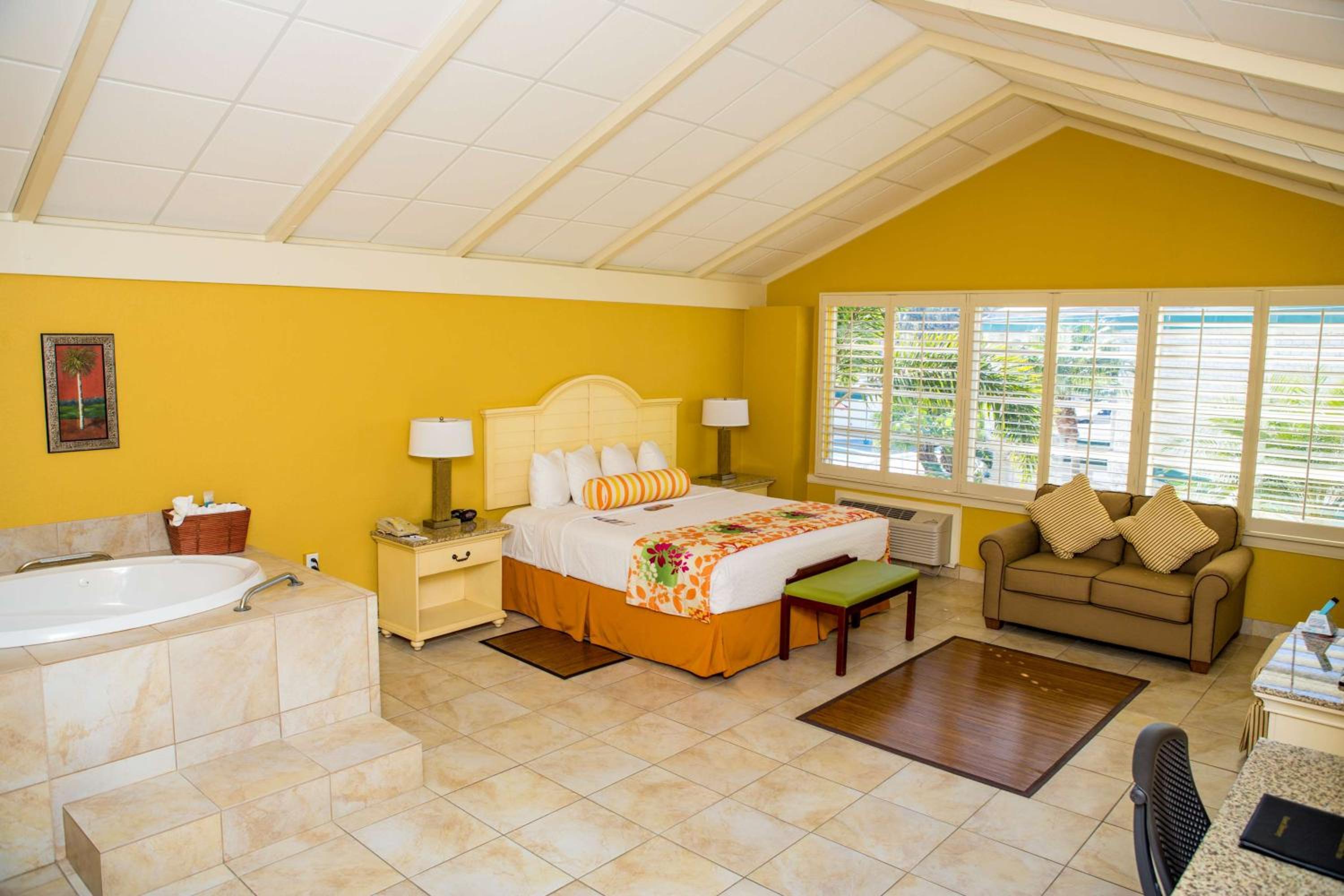 King Suite with Spa Bath, Balcony and Wet Bar - Non-Smoking