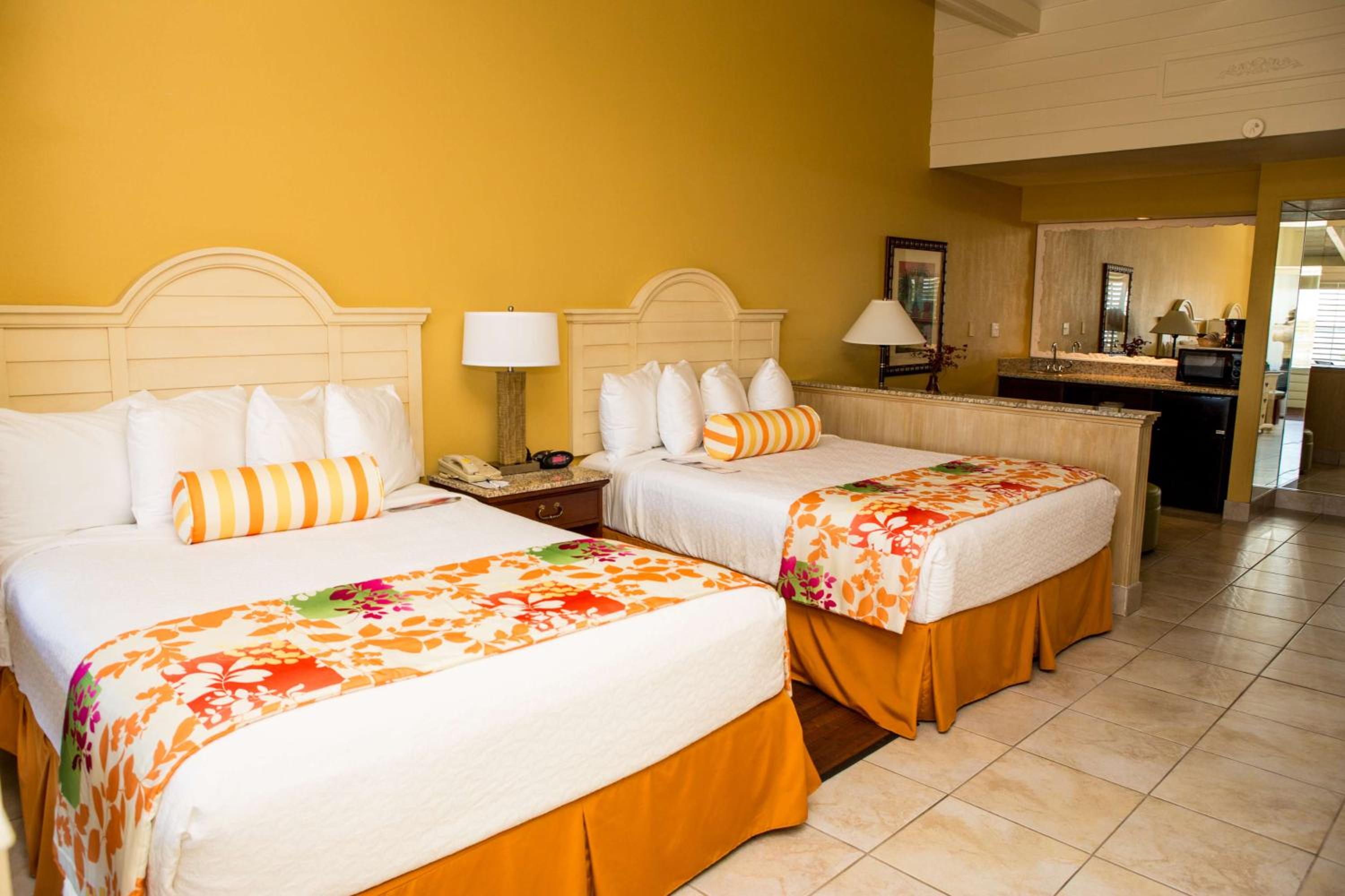 Two Queens Suite With Balcony - Bay Side