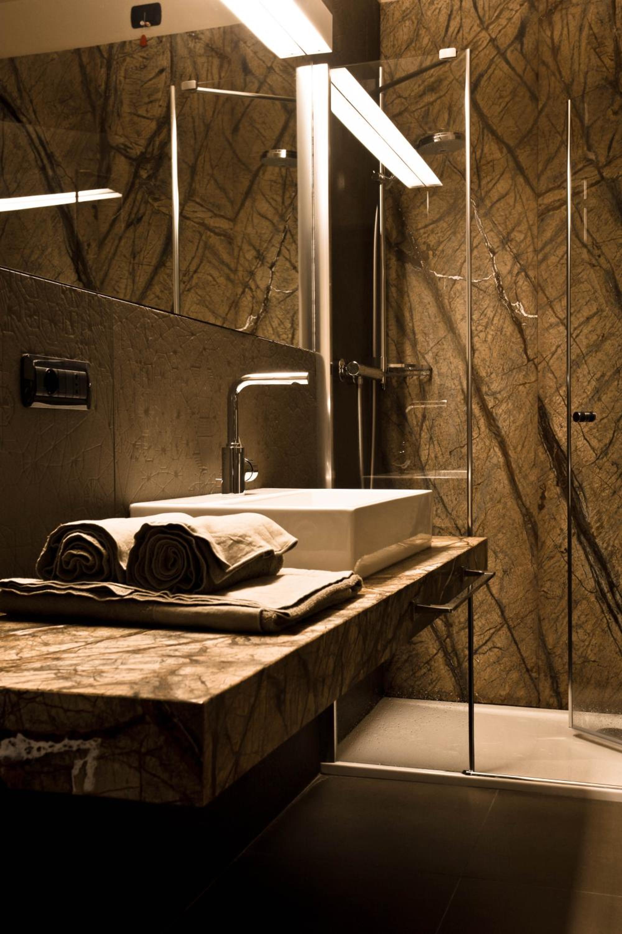 Junior Suite (2 Adults) - Photo 4