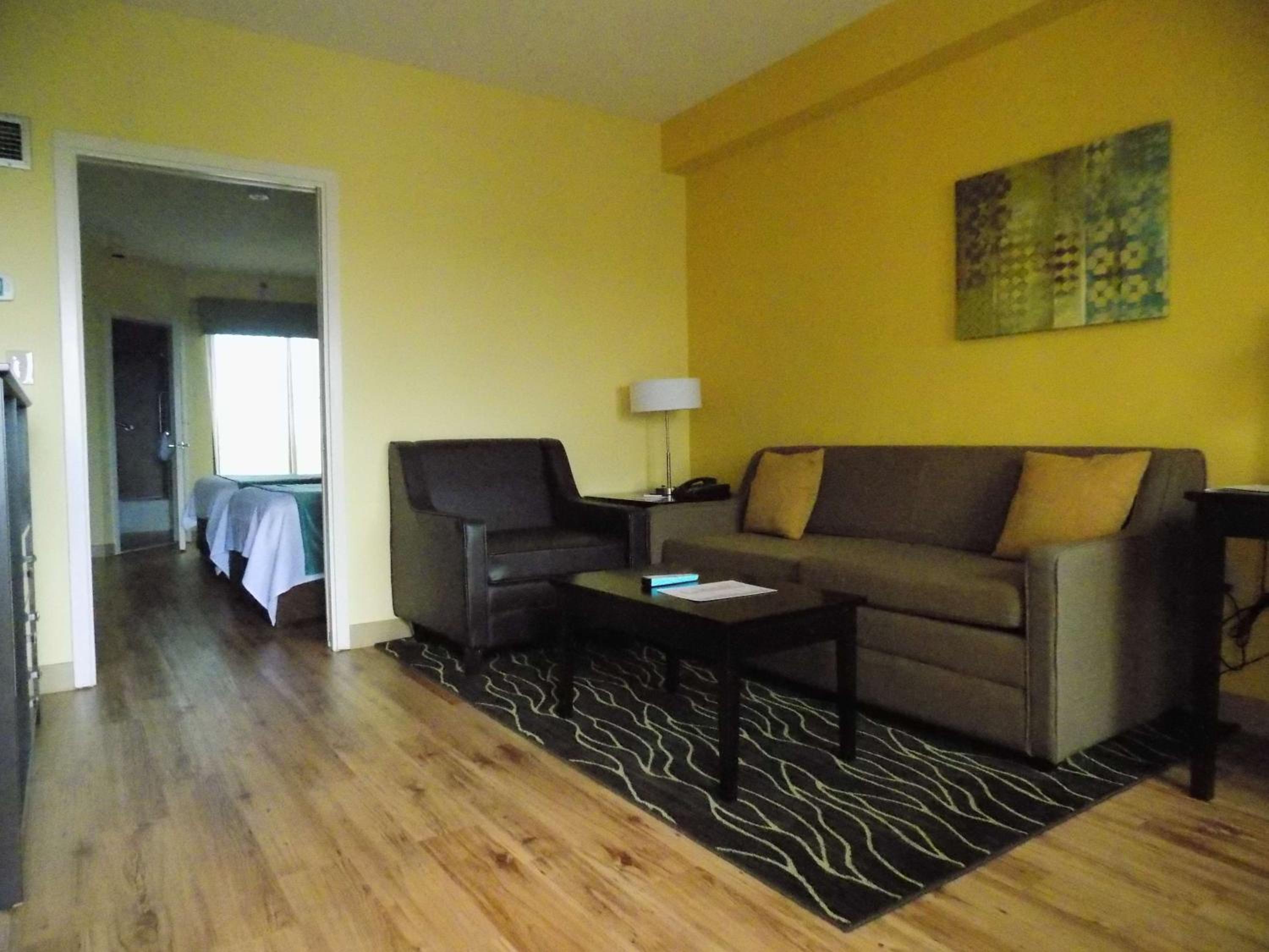 Double Suite - Non-Smoking - Photo 7