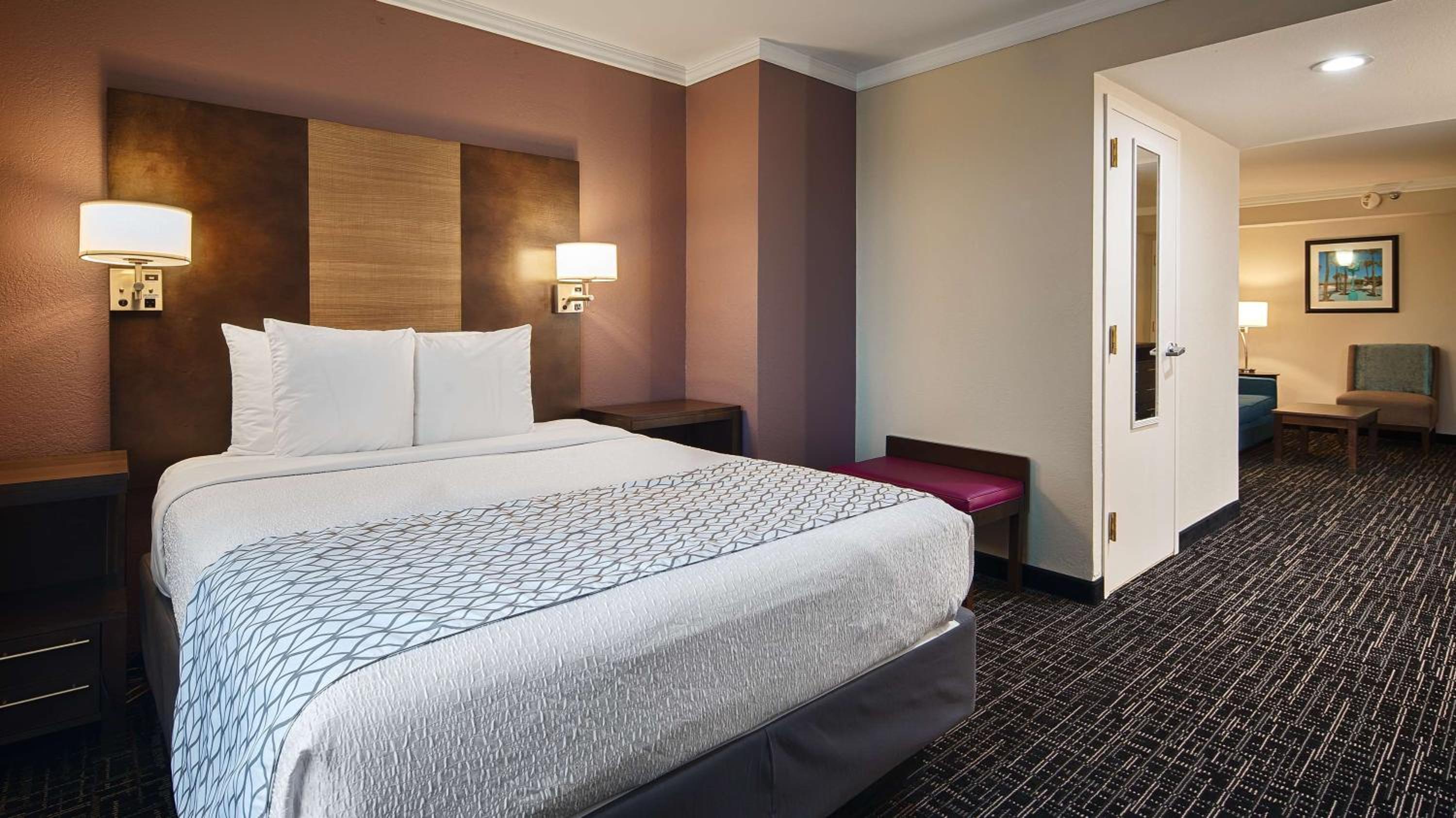 King Suite - Non-Smoking - Photo 1