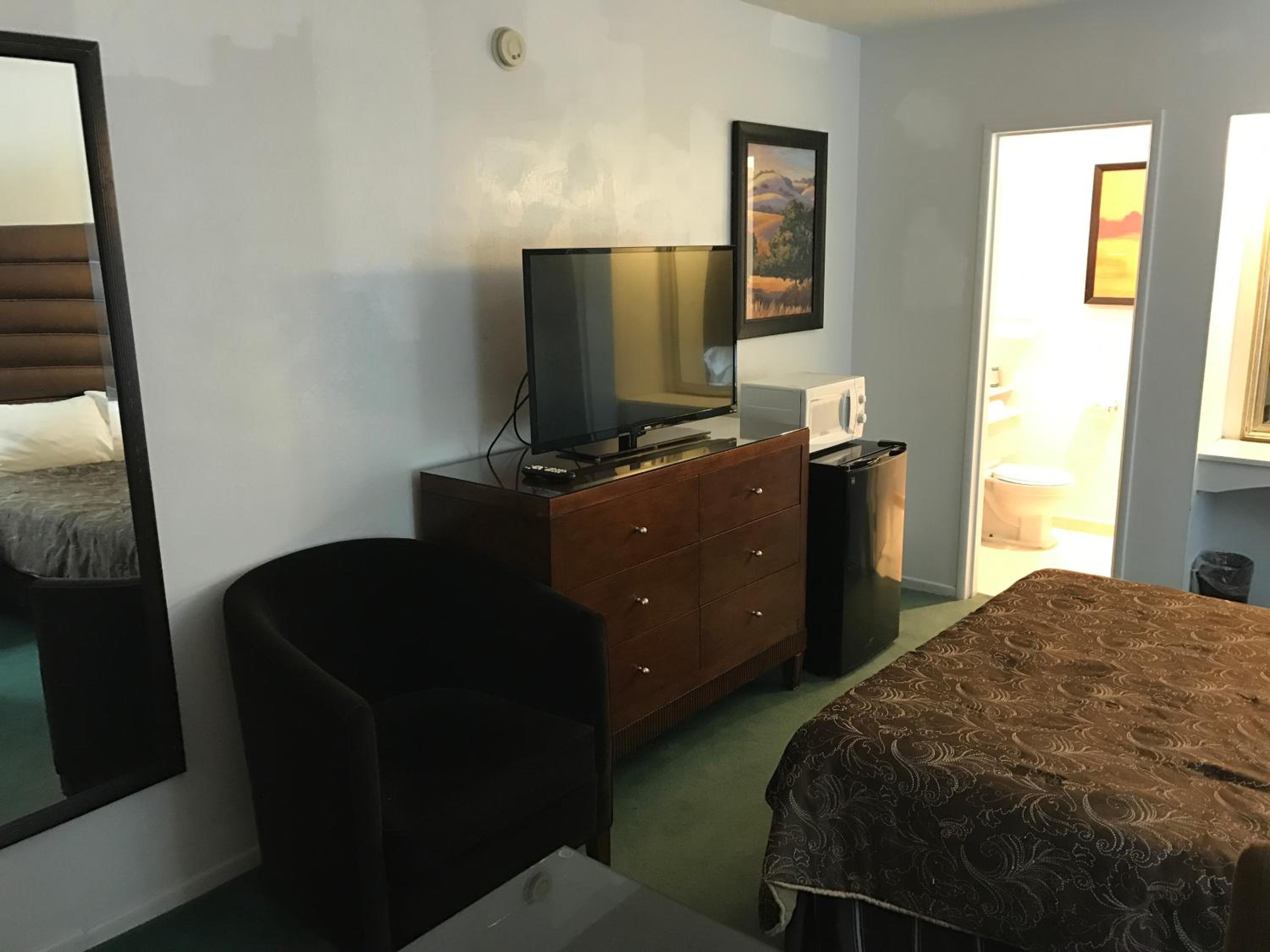 Standard Queen Room