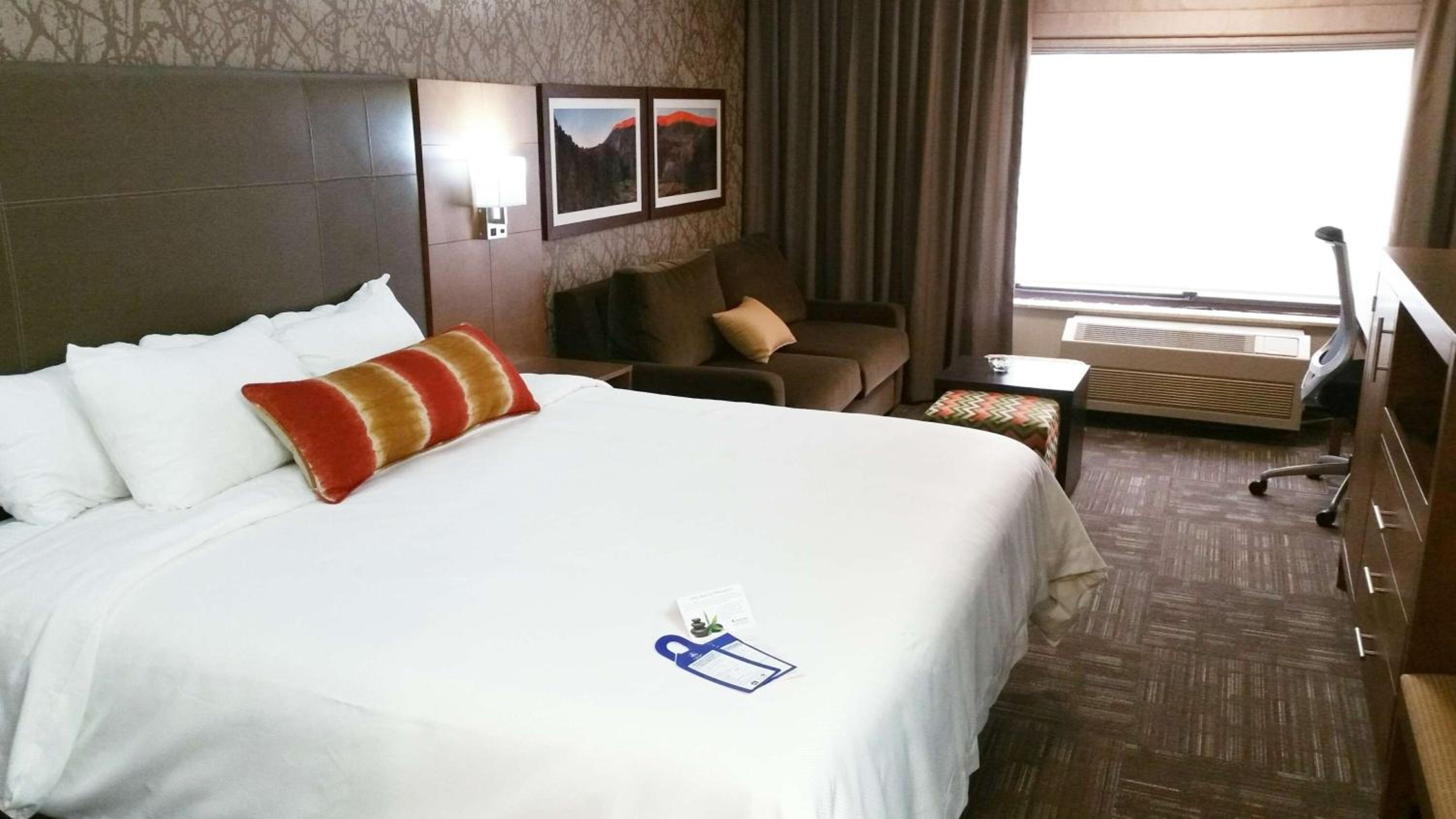 King Room with Sofa Bed - Photo 3
