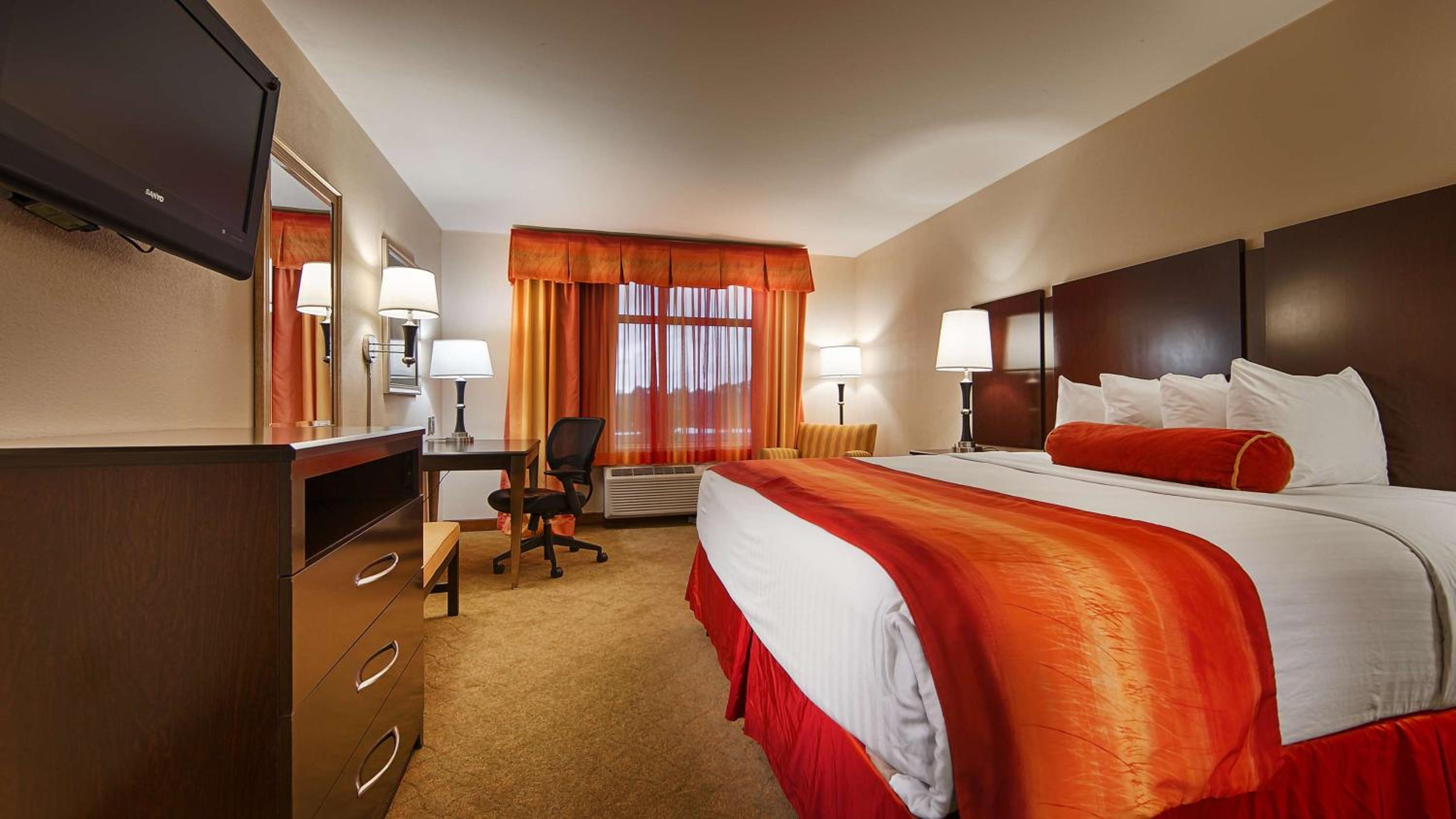 King Family Suite - Non-Smoking - Photo 1