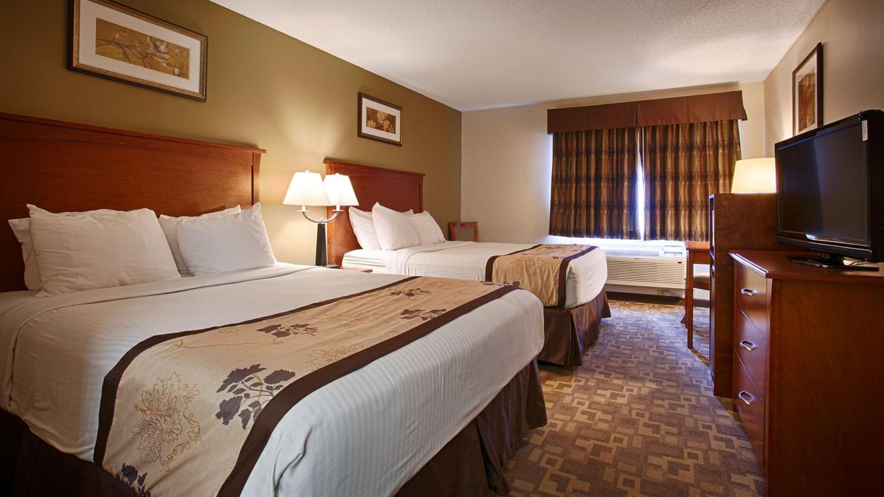 Queen Room with Two Queen Beds - Non-Smoking - Photo 6