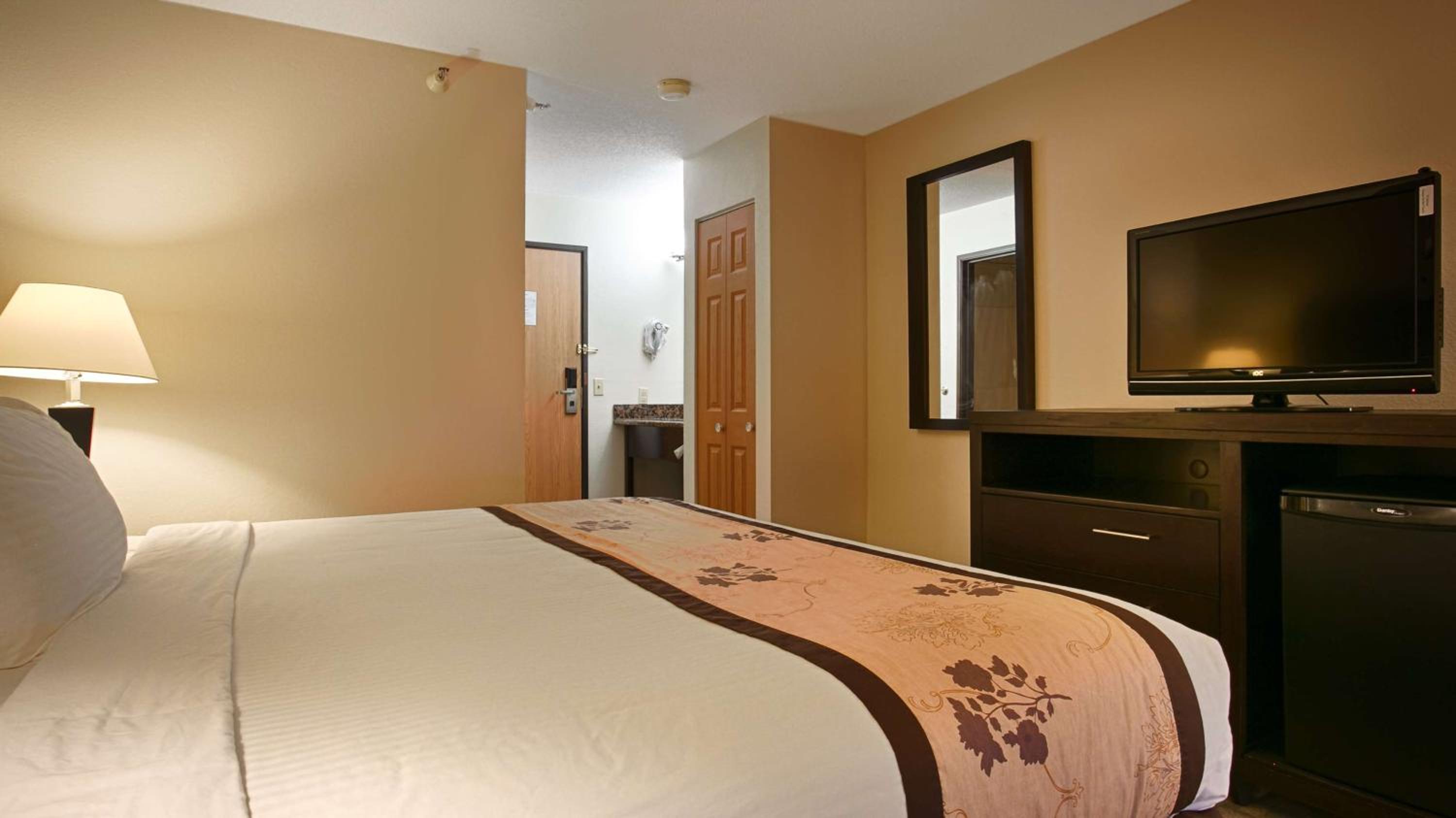 King Room - Non-Smoking - Photo 1