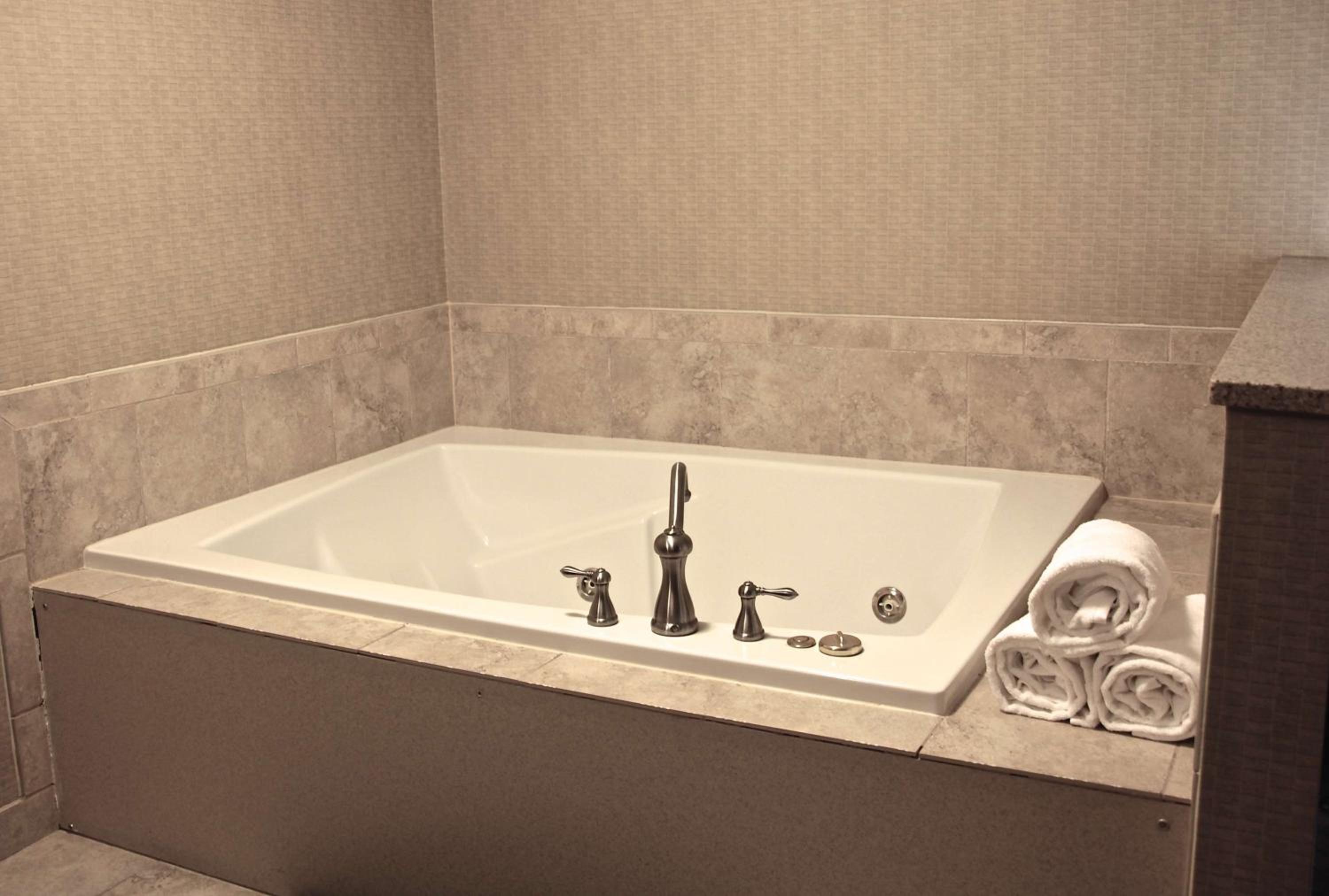 King Room - Non-Smoking - Photo 3