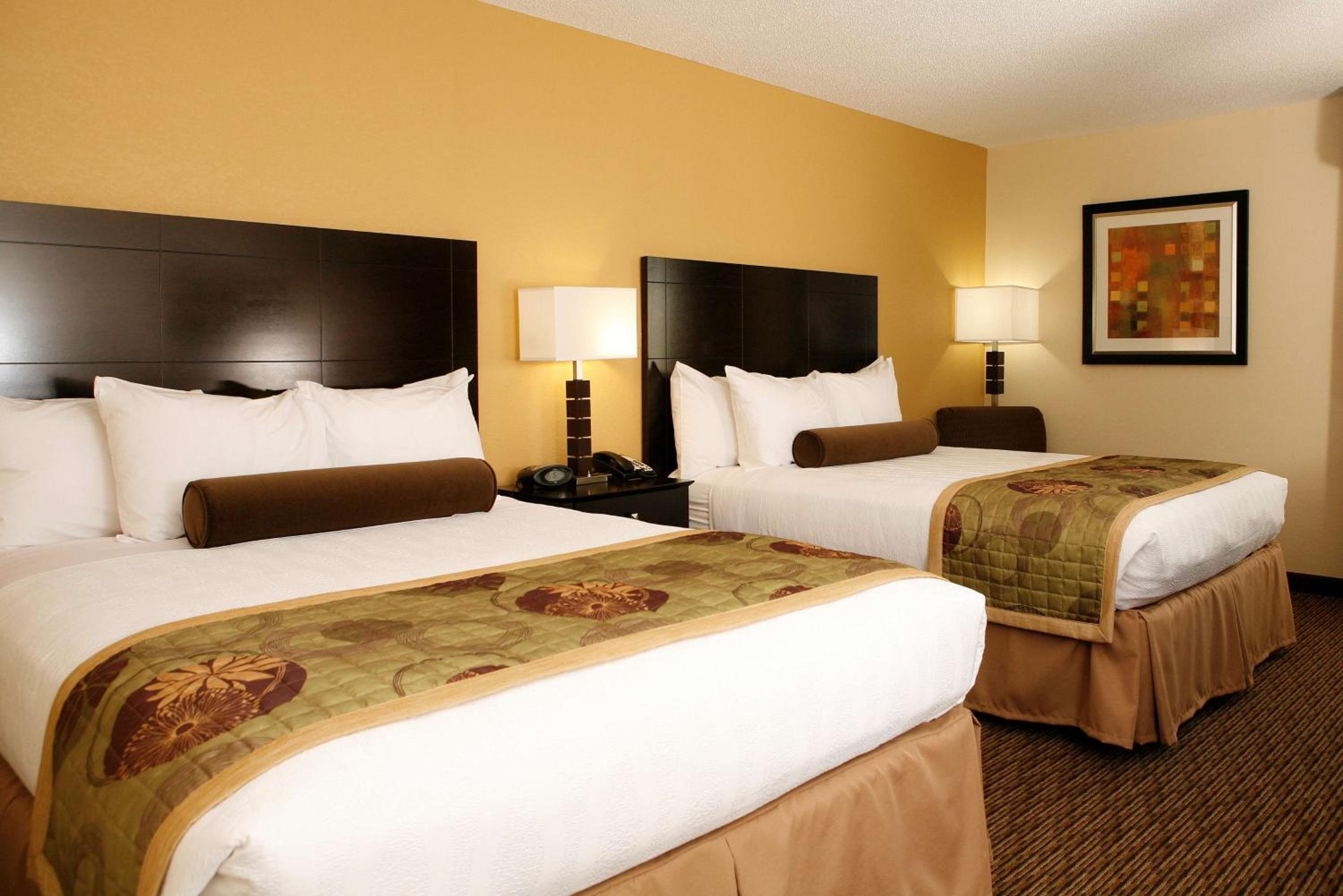 Queen Room with Two Queen Beds - Disability Access - Photo 1