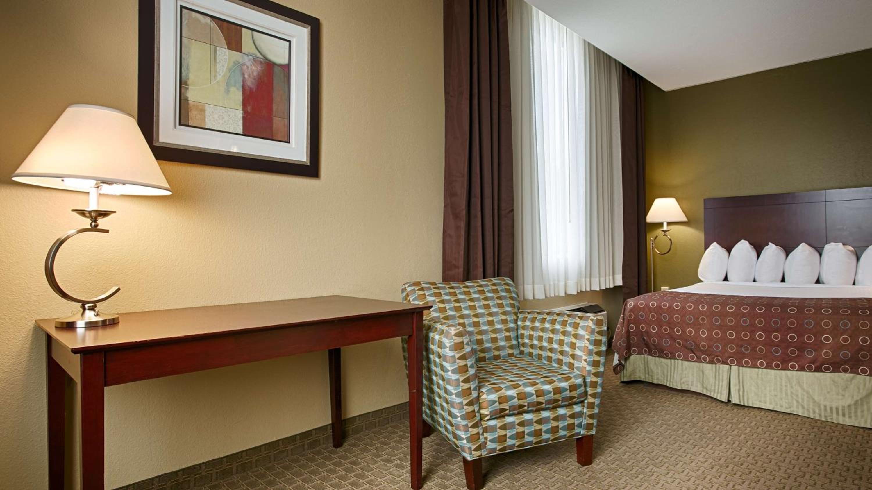King Suite with Sofa Bed and Kitchenette - Non-Smoking - Photo 1