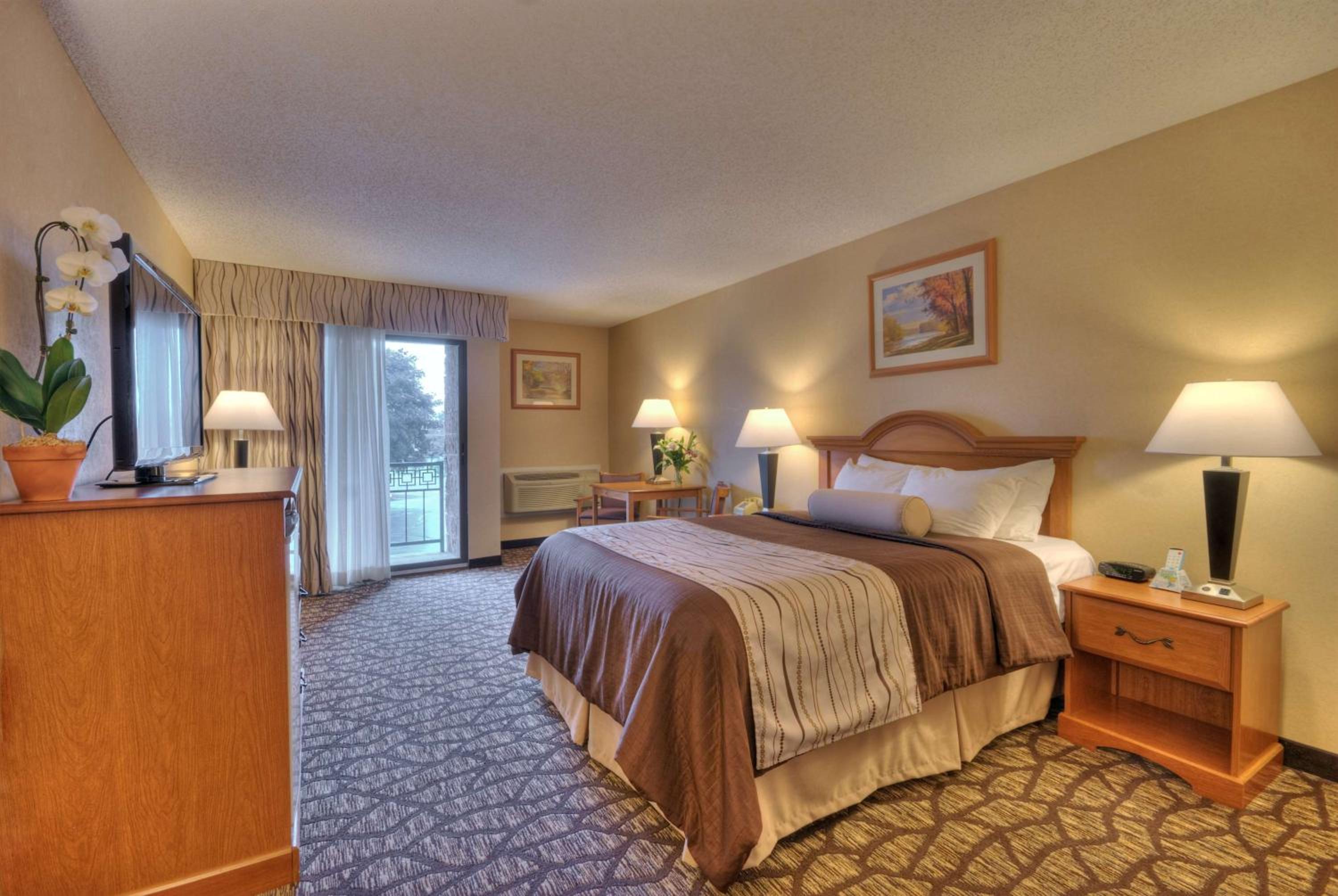 King Room with Whirlpool - Non-Smoking - Photo 2