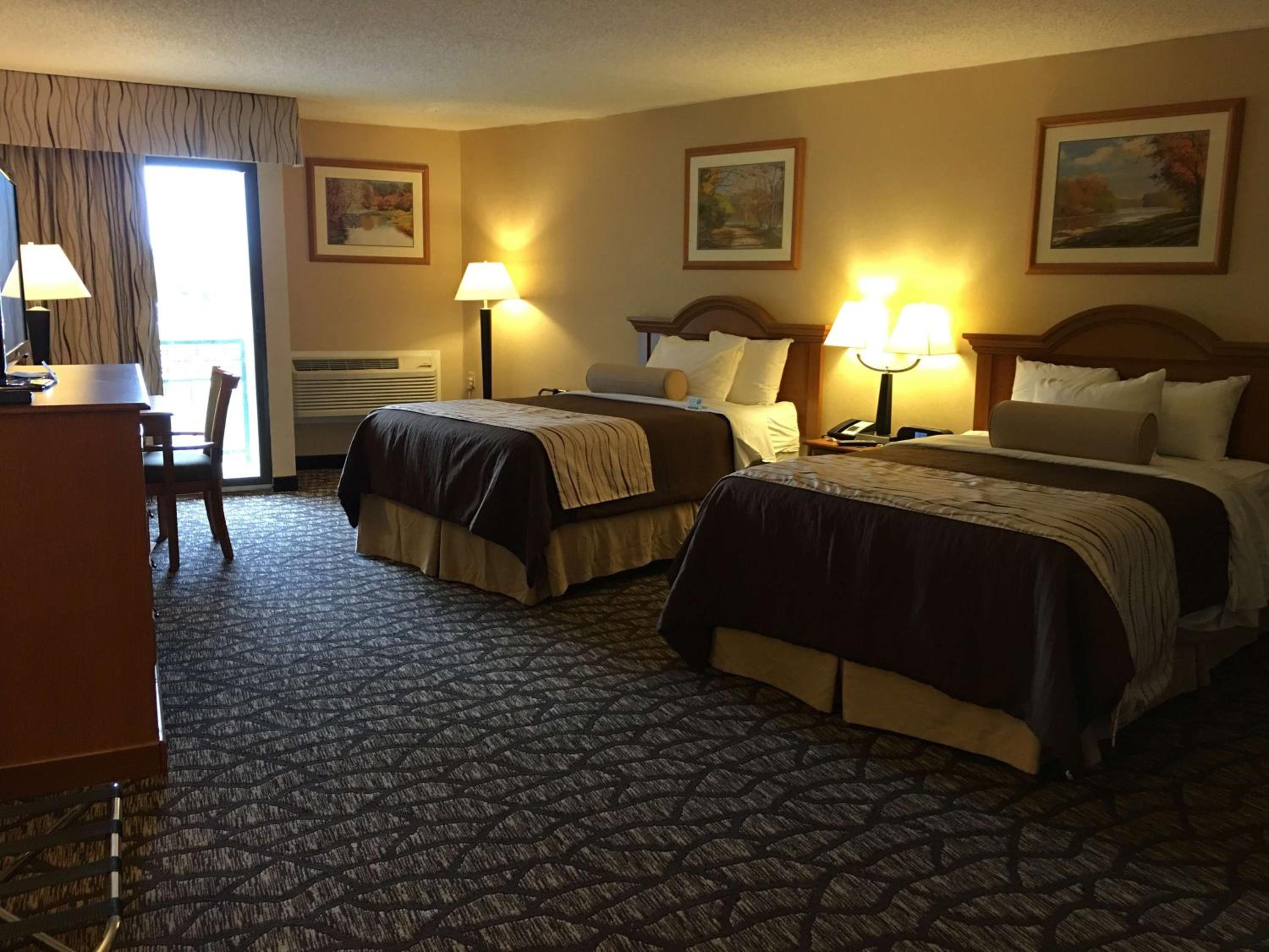Large Double Room with Two Double Beds - Non-Smoking - Photo 2