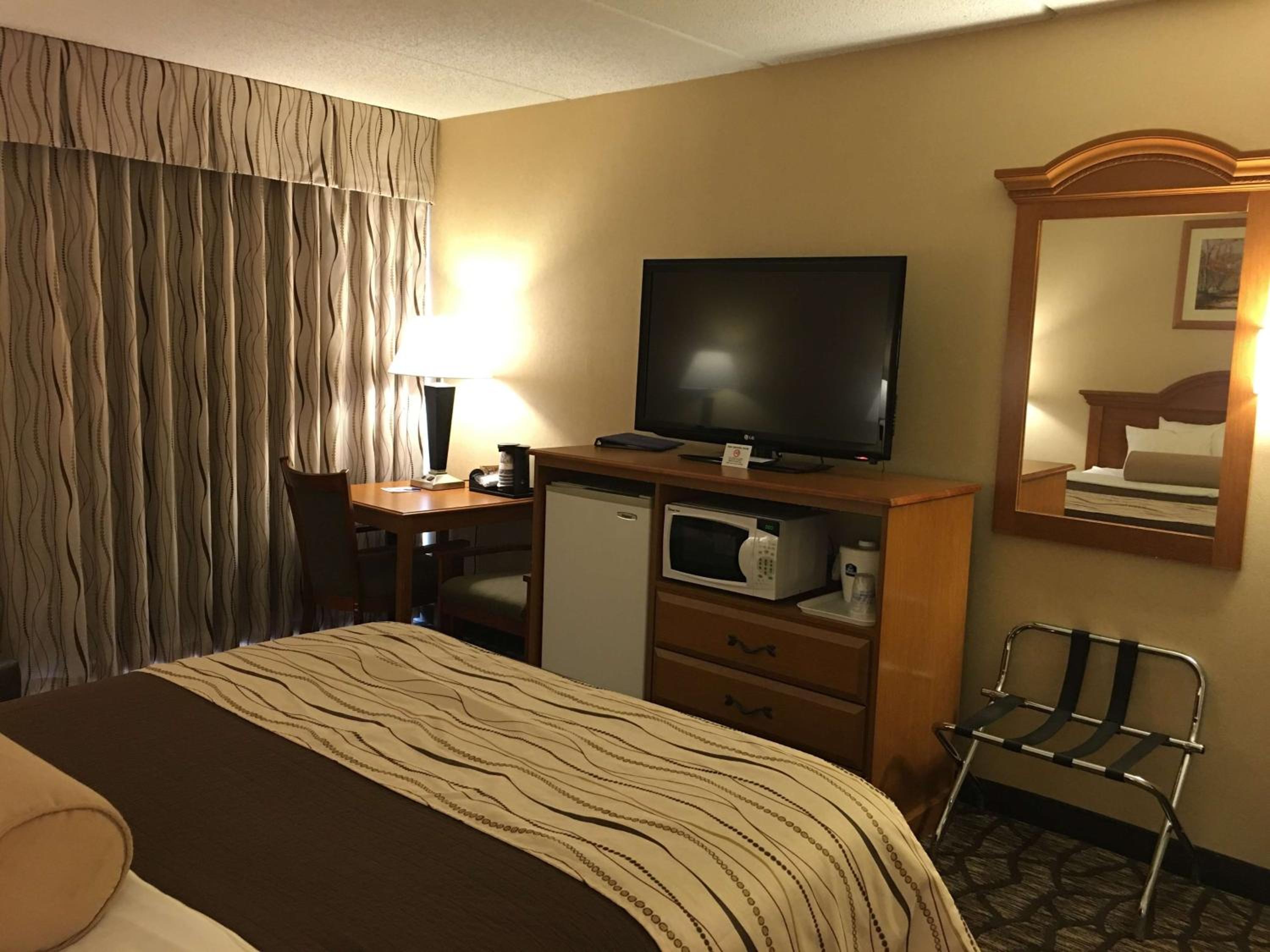 Queen Room - Non-Smoking - Photo 1