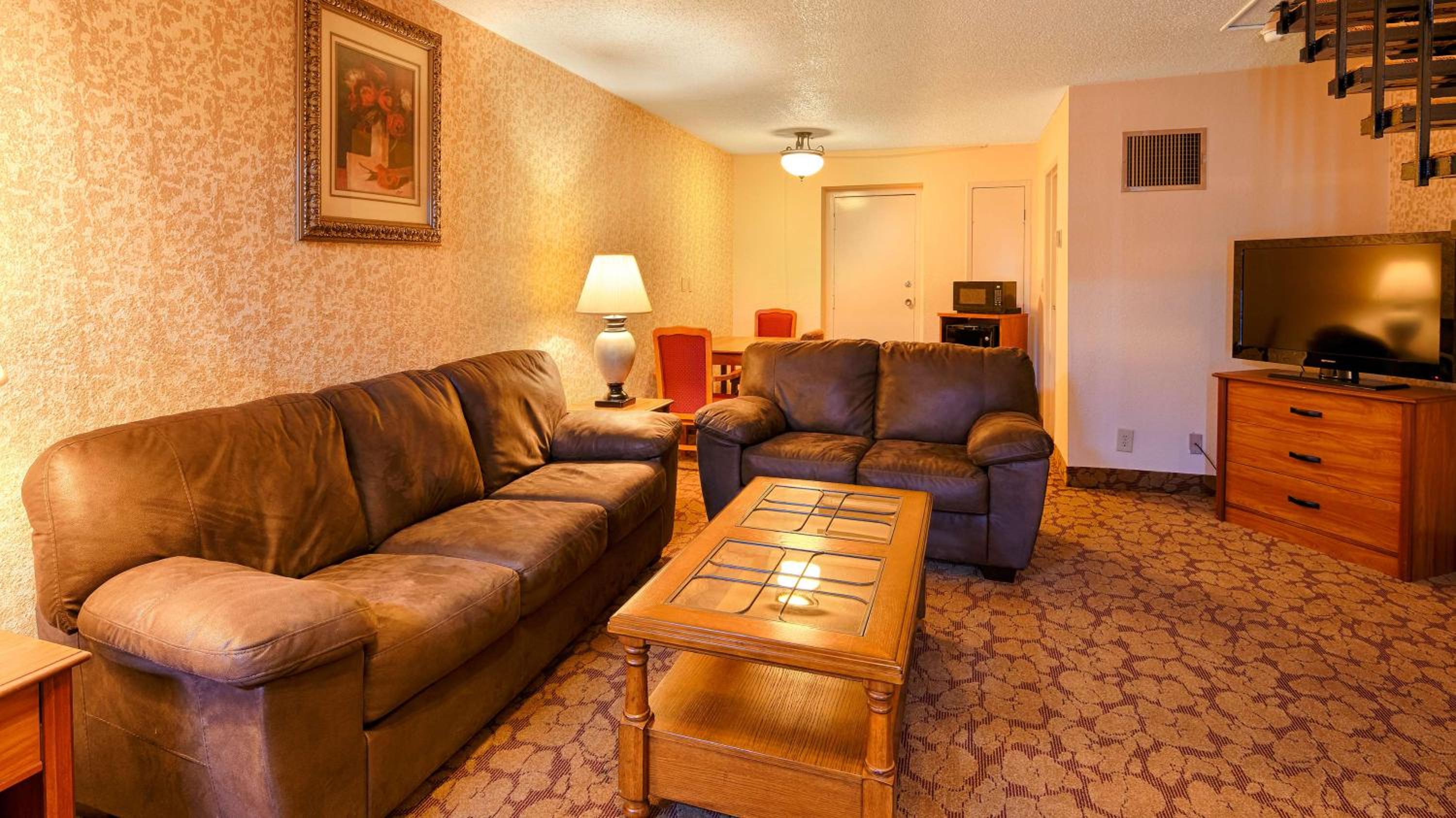 King Suite - Non-Smoking