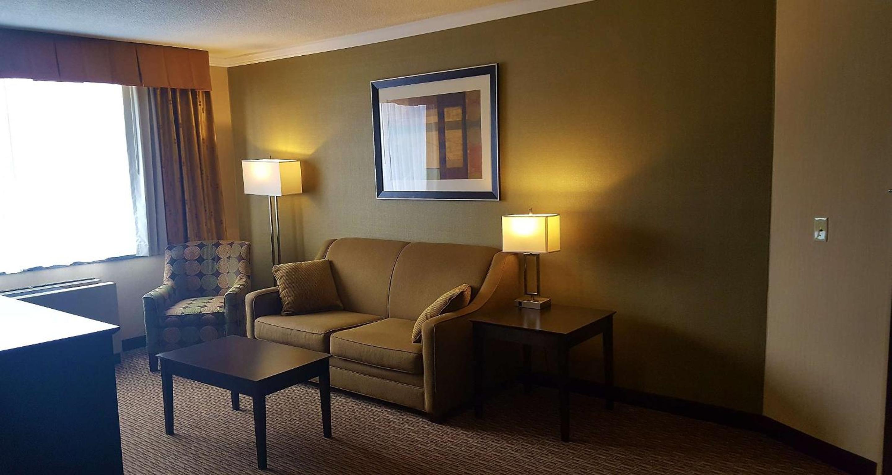 Queen Suite with Sofa Bed and Bath Tub - Disability Access - Photo 4