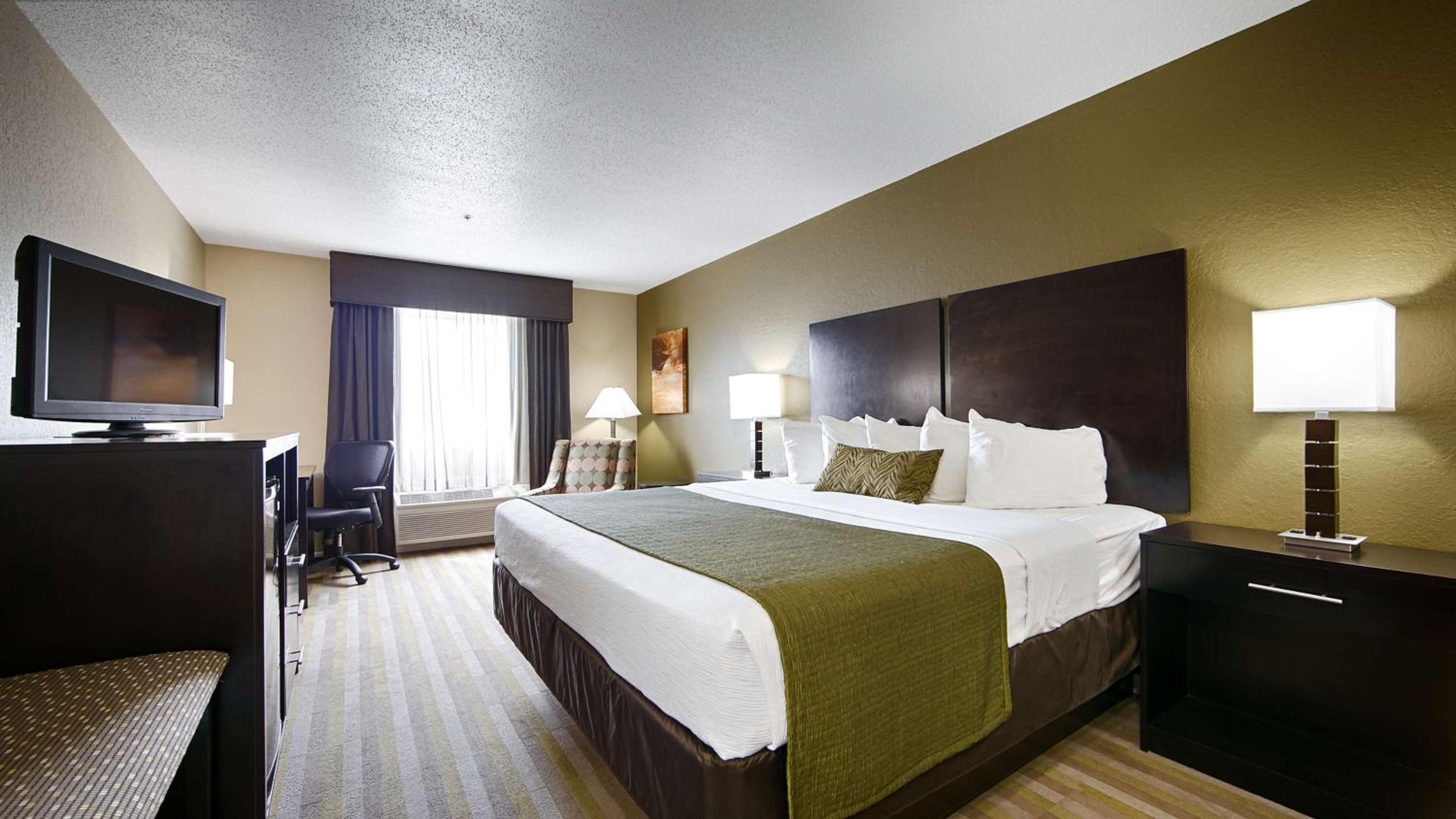 King Room with Bath Tub - Communication Assistance/Non-Smoking photo 1