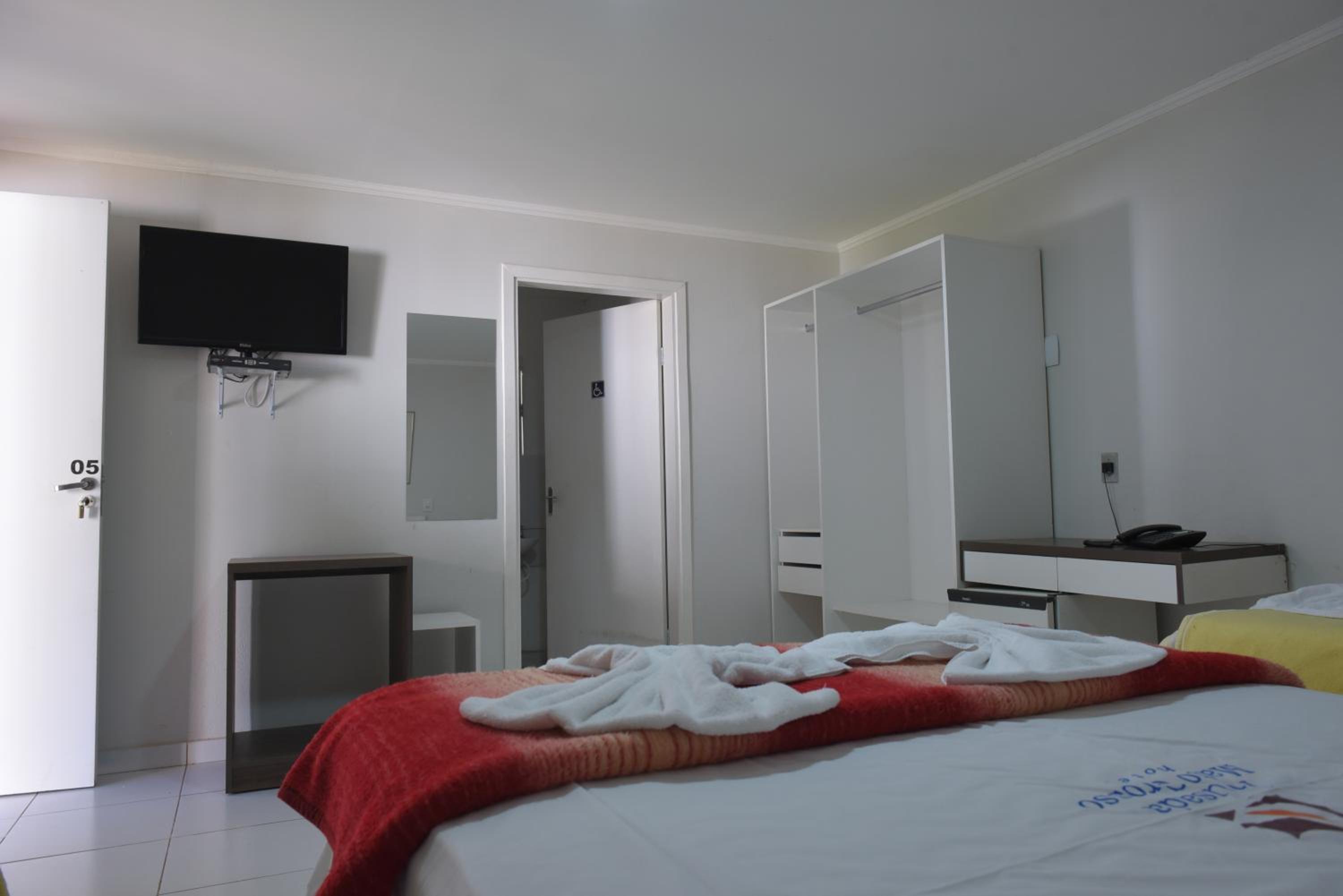 Standard Triple Room - Photo 9
