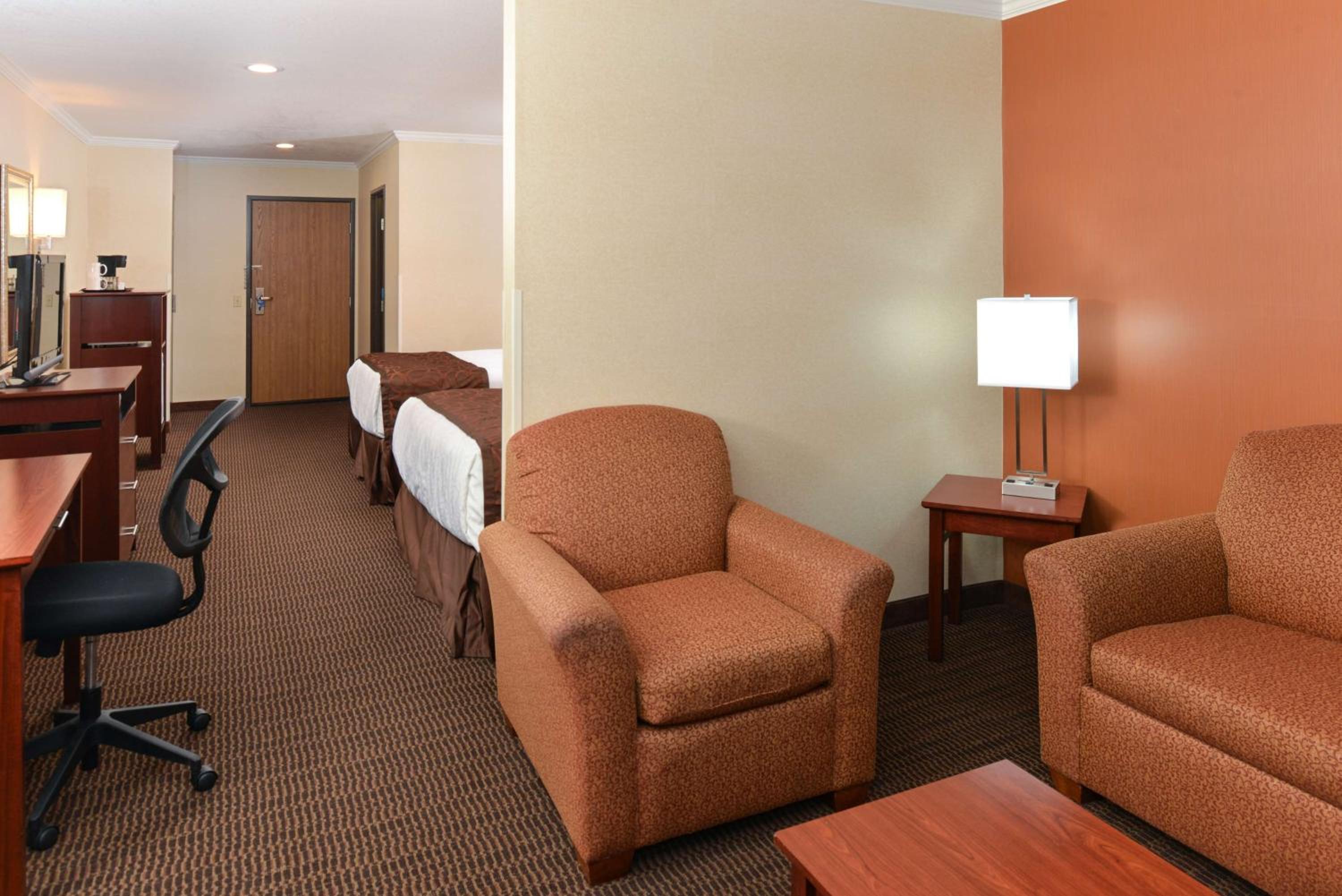 Queen Suite with Two Queen Beds photo 3