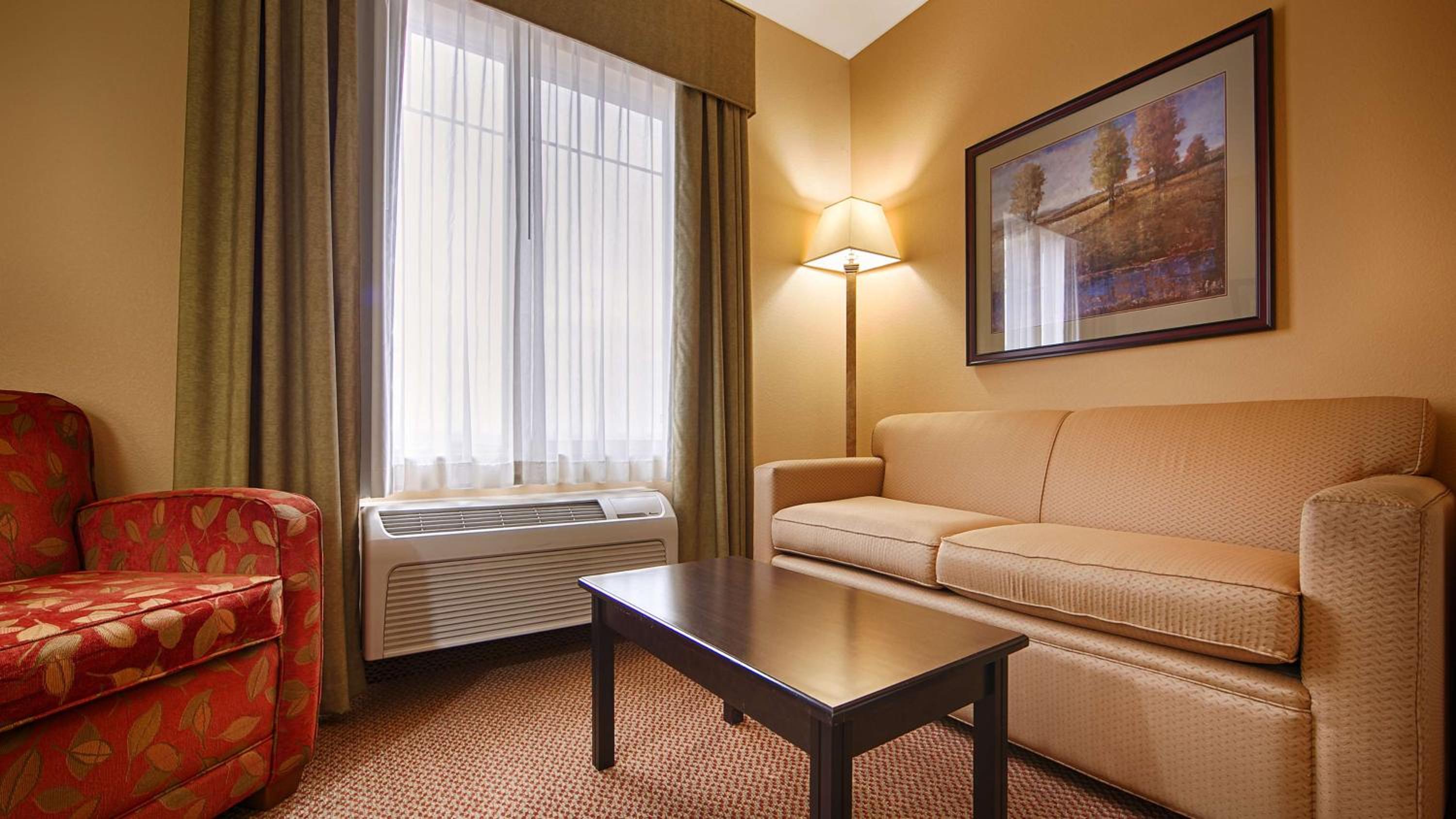 King Suite with Sofa Bed - Non-Smoking - Photo 3