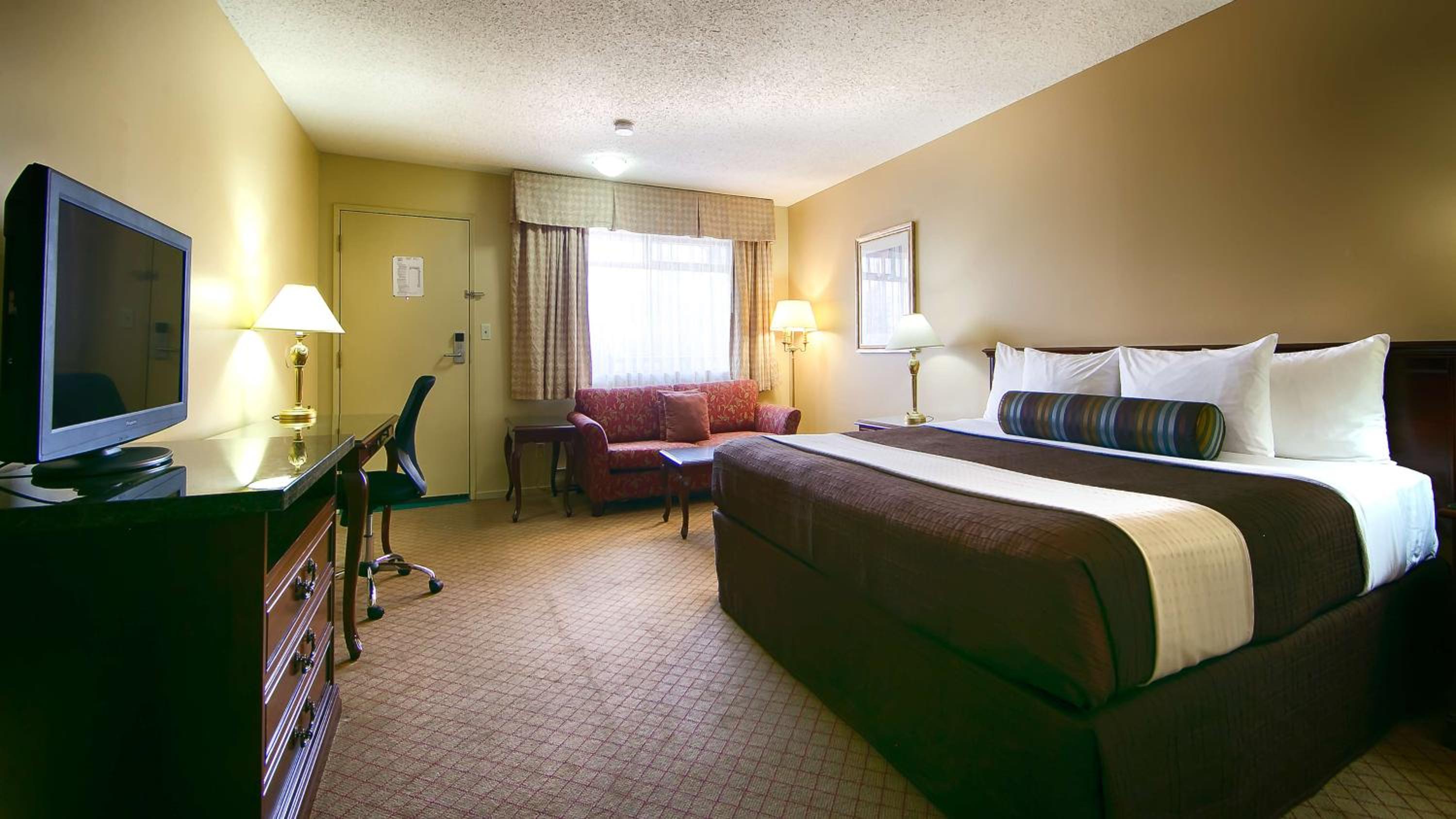 Queen Room - Non-Smoking photo 1