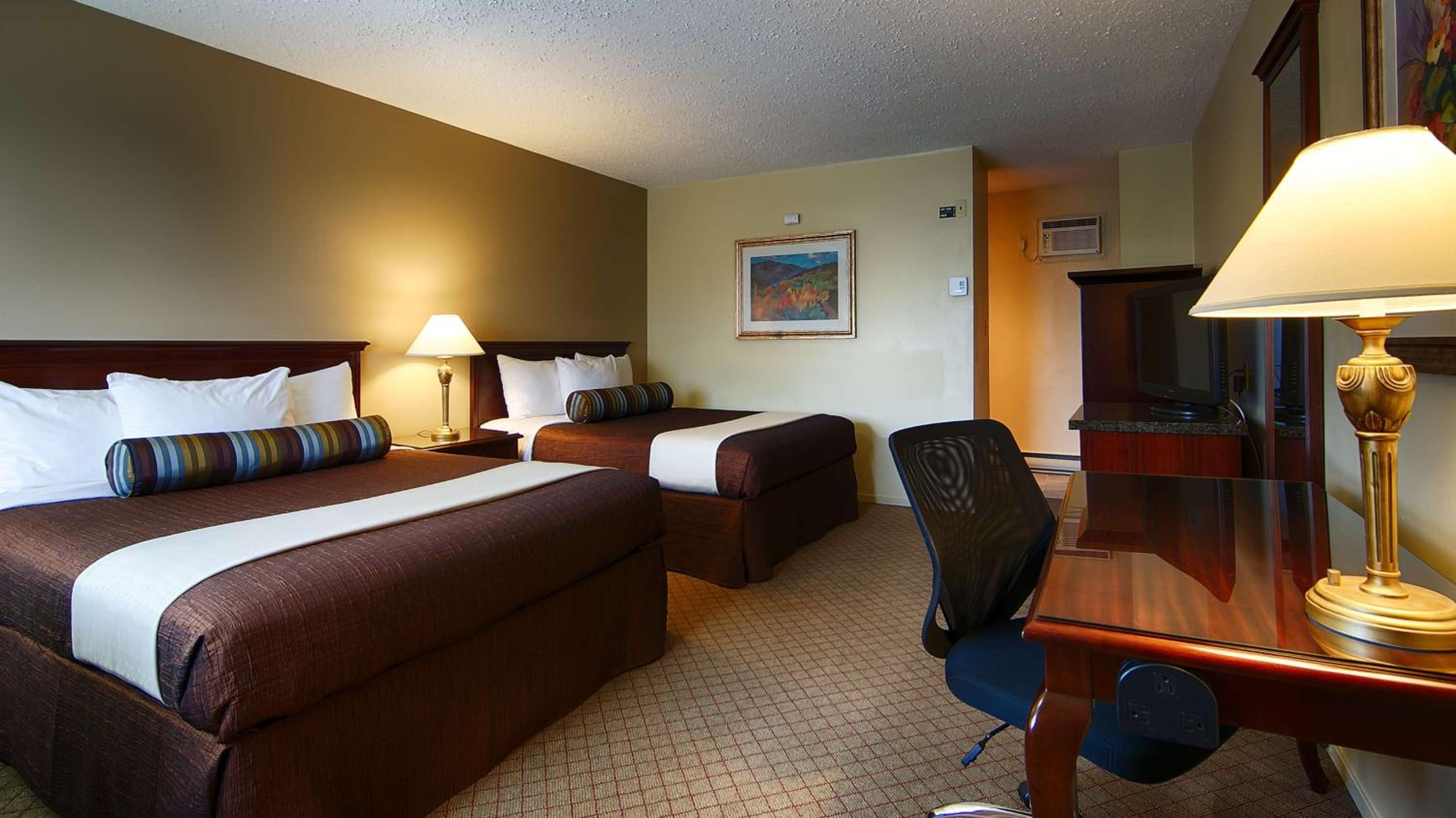 Deluxe Queen Room With Two Queen Beds, Non-Smoking  photo 3