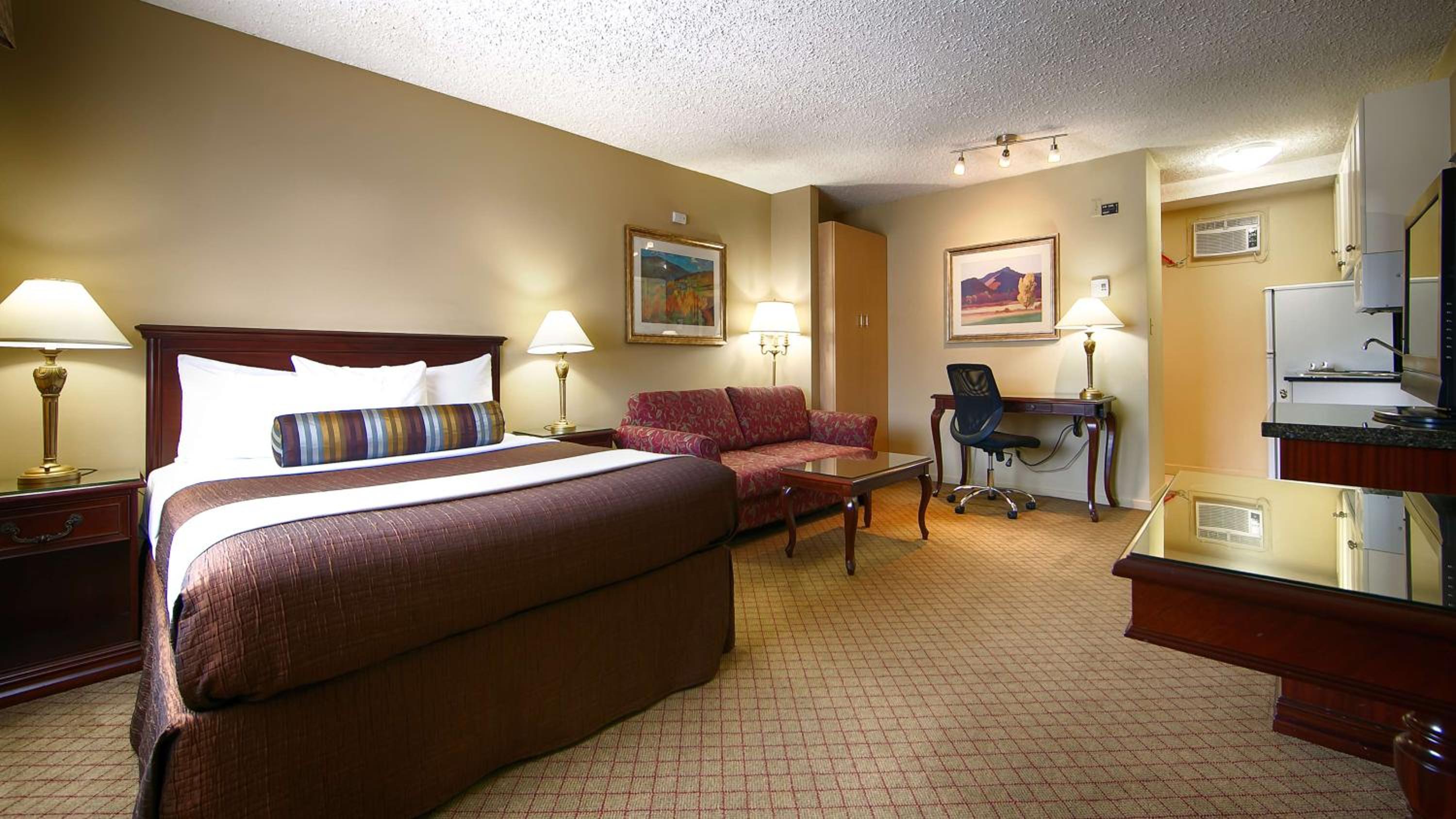 Queen Suite - Non-Smoking photo 1