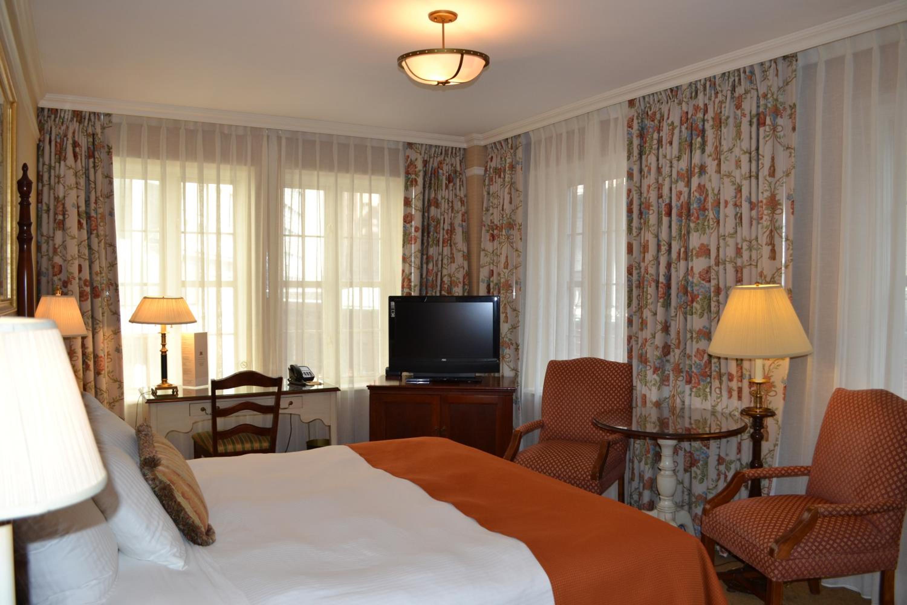 King Superior Room