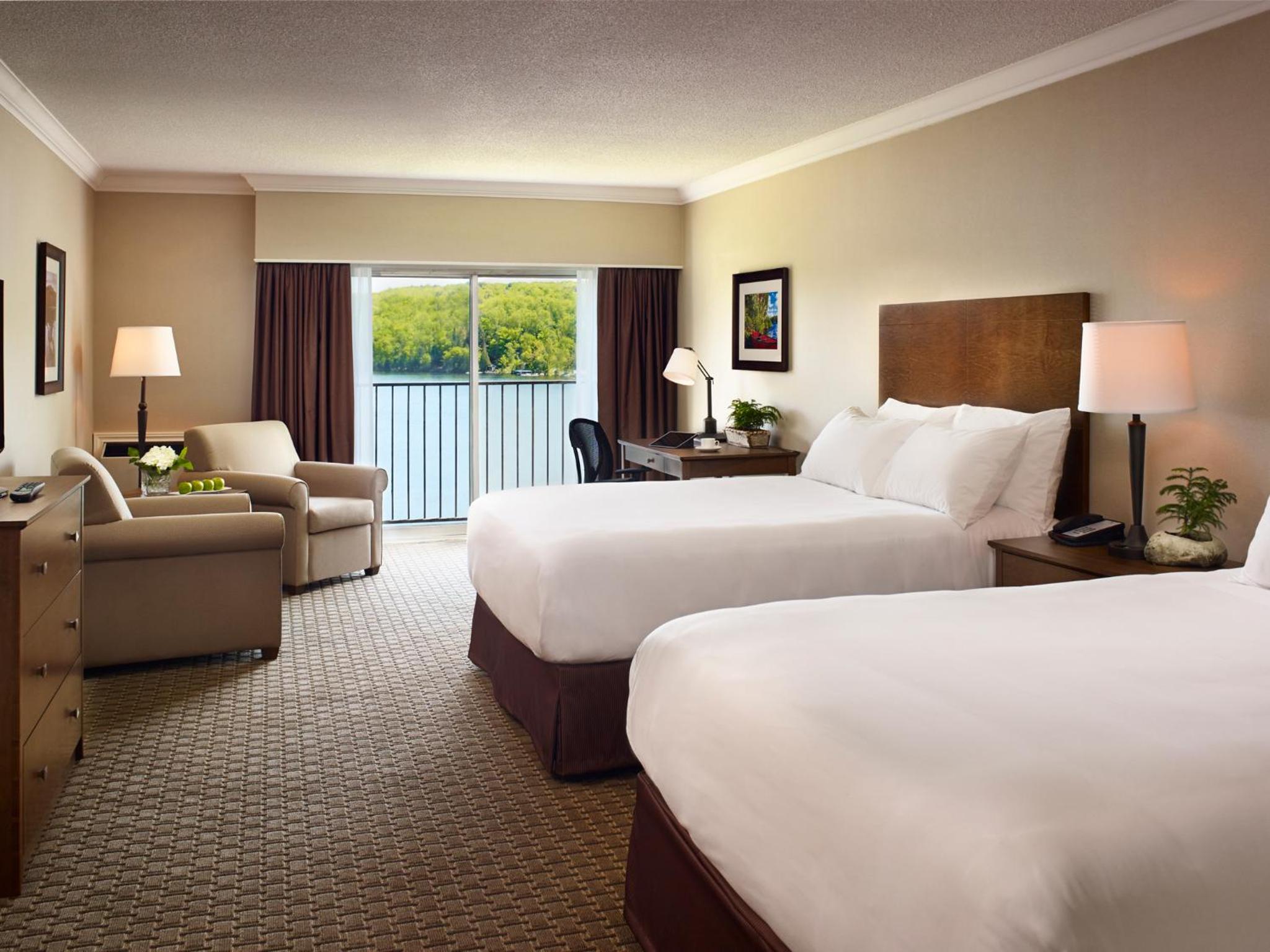 Two Queen Beds - Bayshore Building photo 1