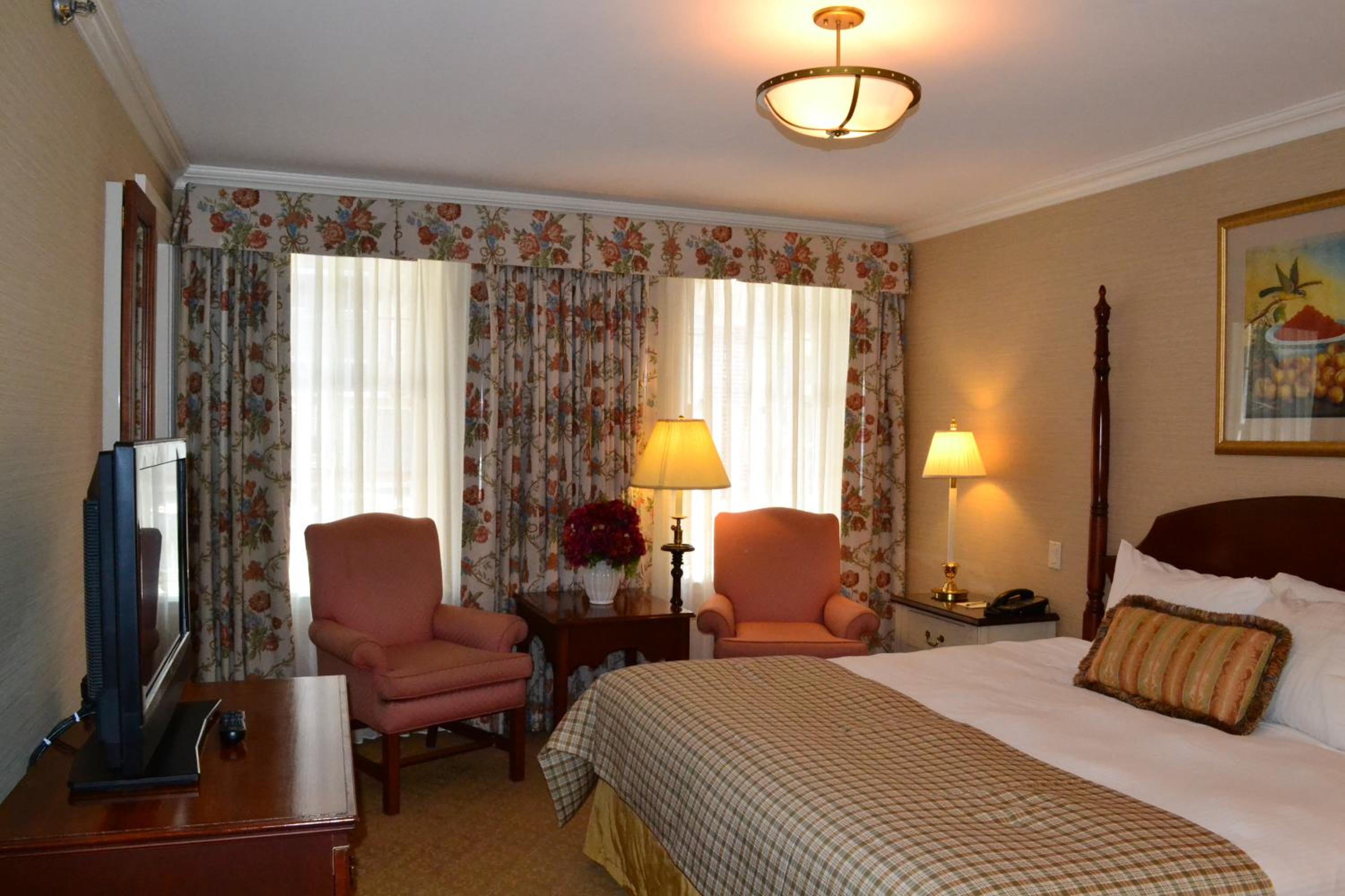 King Superior Room thumbnail 6