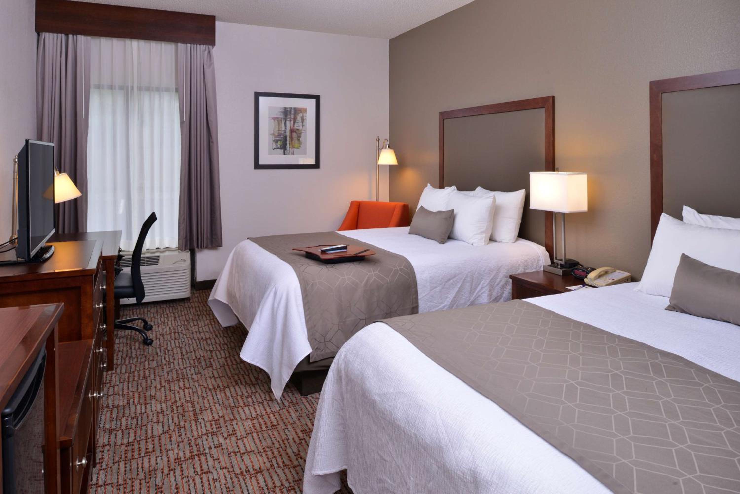 Queen Room with Two Queen Beds - Non-Smoking - Photo 1