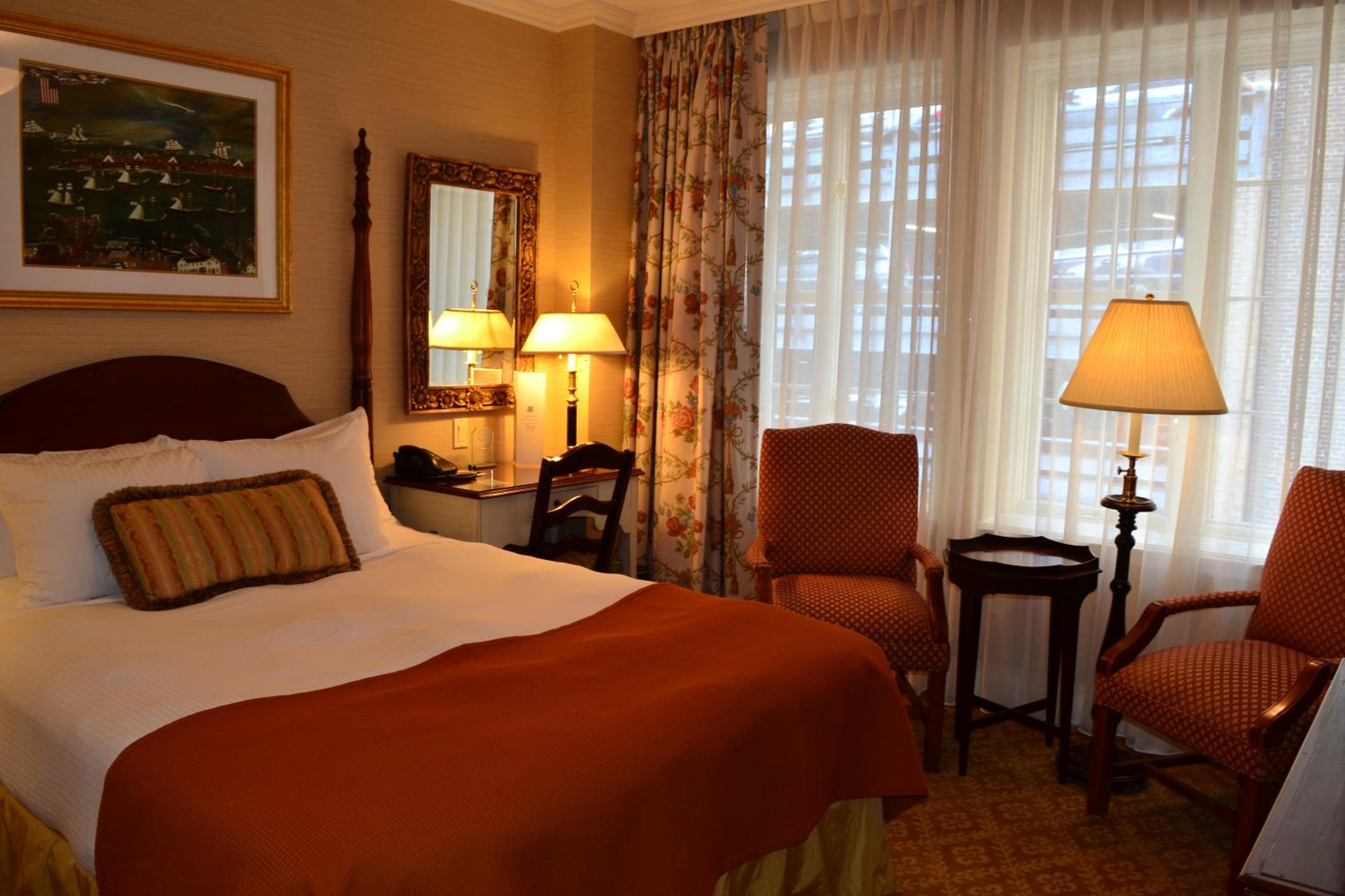 Superior Queen Room thumbnail 5