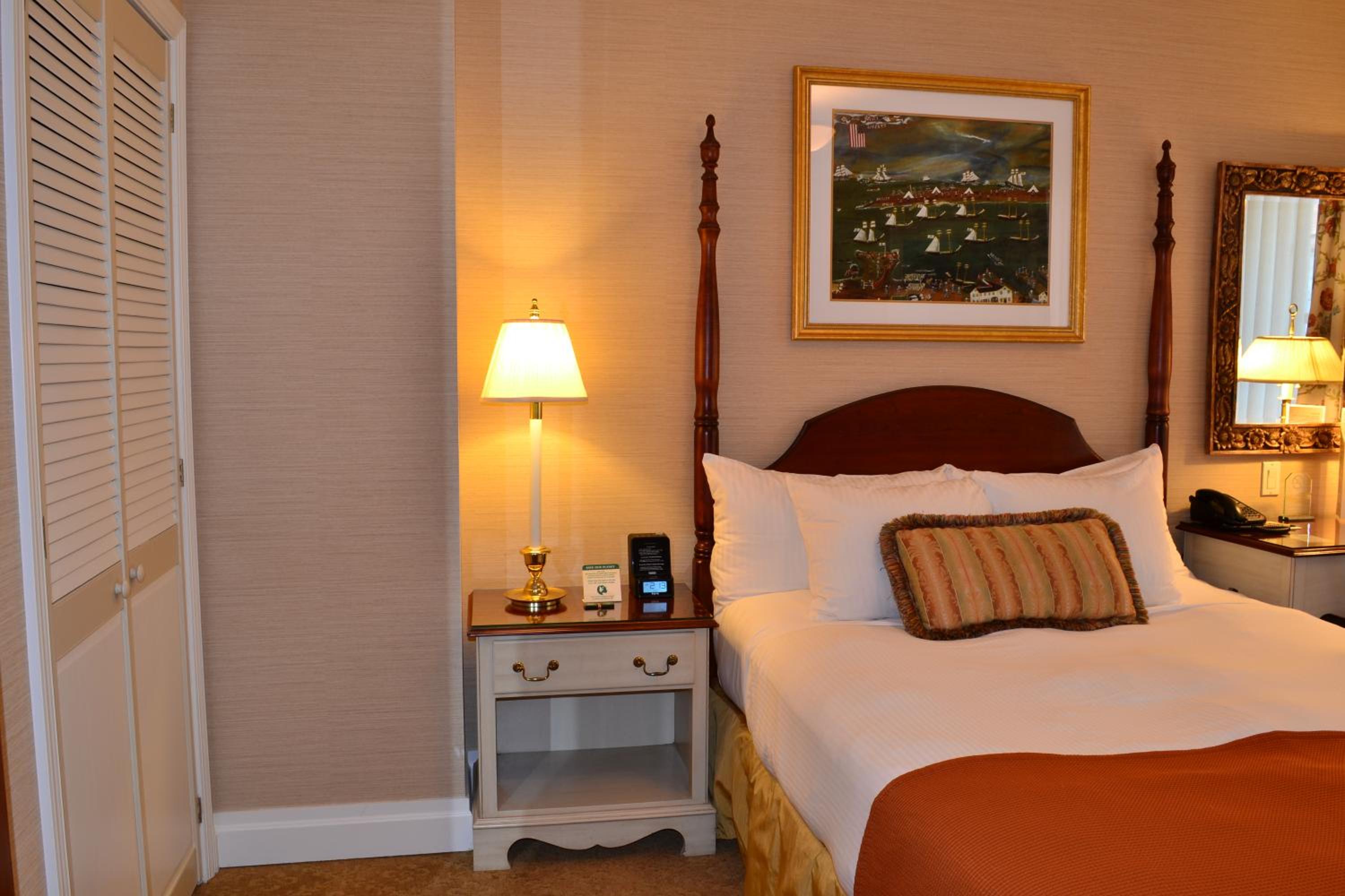 Superior Queen Room thumbnail 6