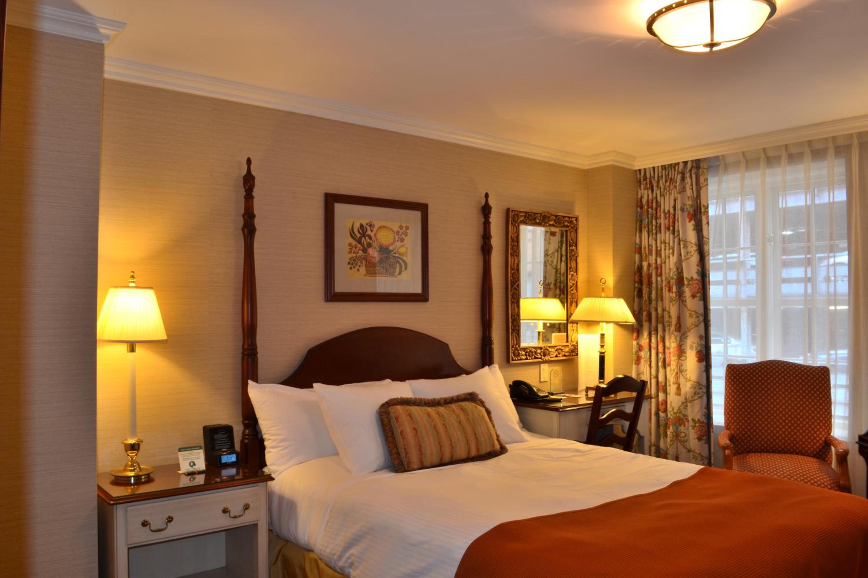Superior Queen Room thumbnail 6