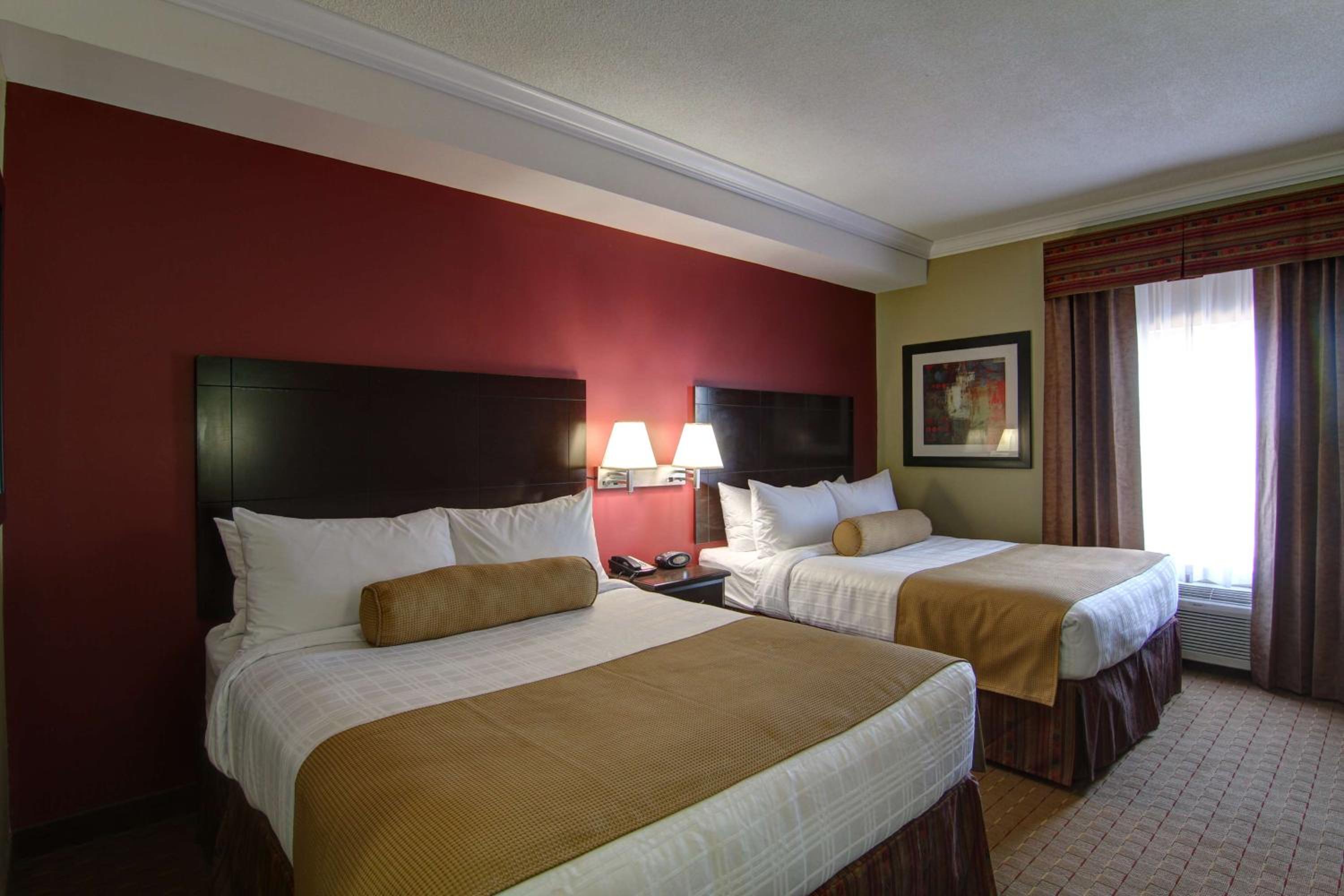 Queen Room with Two Queen Beds - Non-Smoking - Photo 1