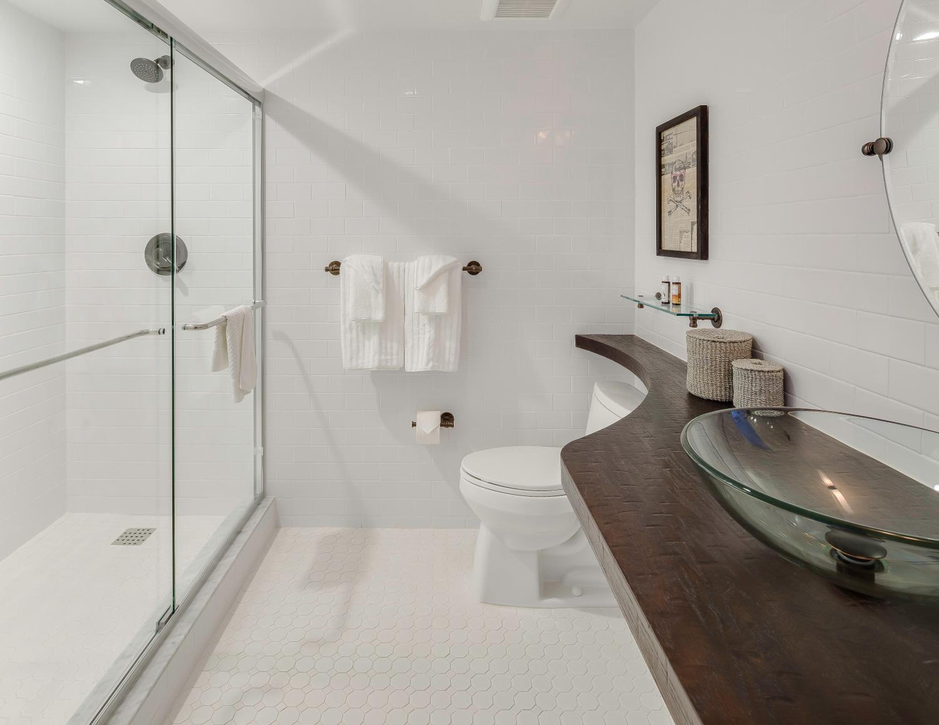 One-Bedroom King Suite - Photo 2