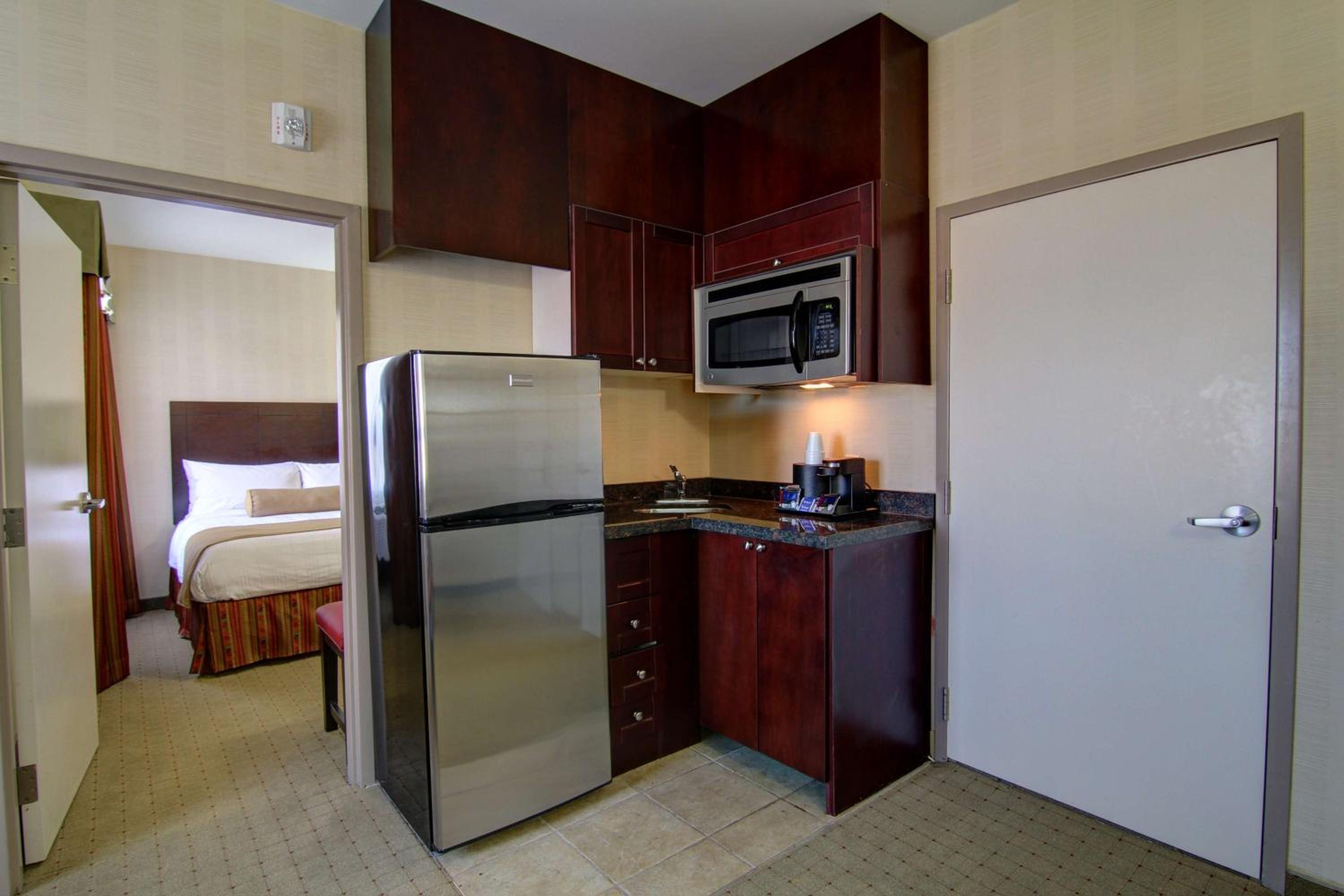 King Suite - Non-Smoking - Photo 8