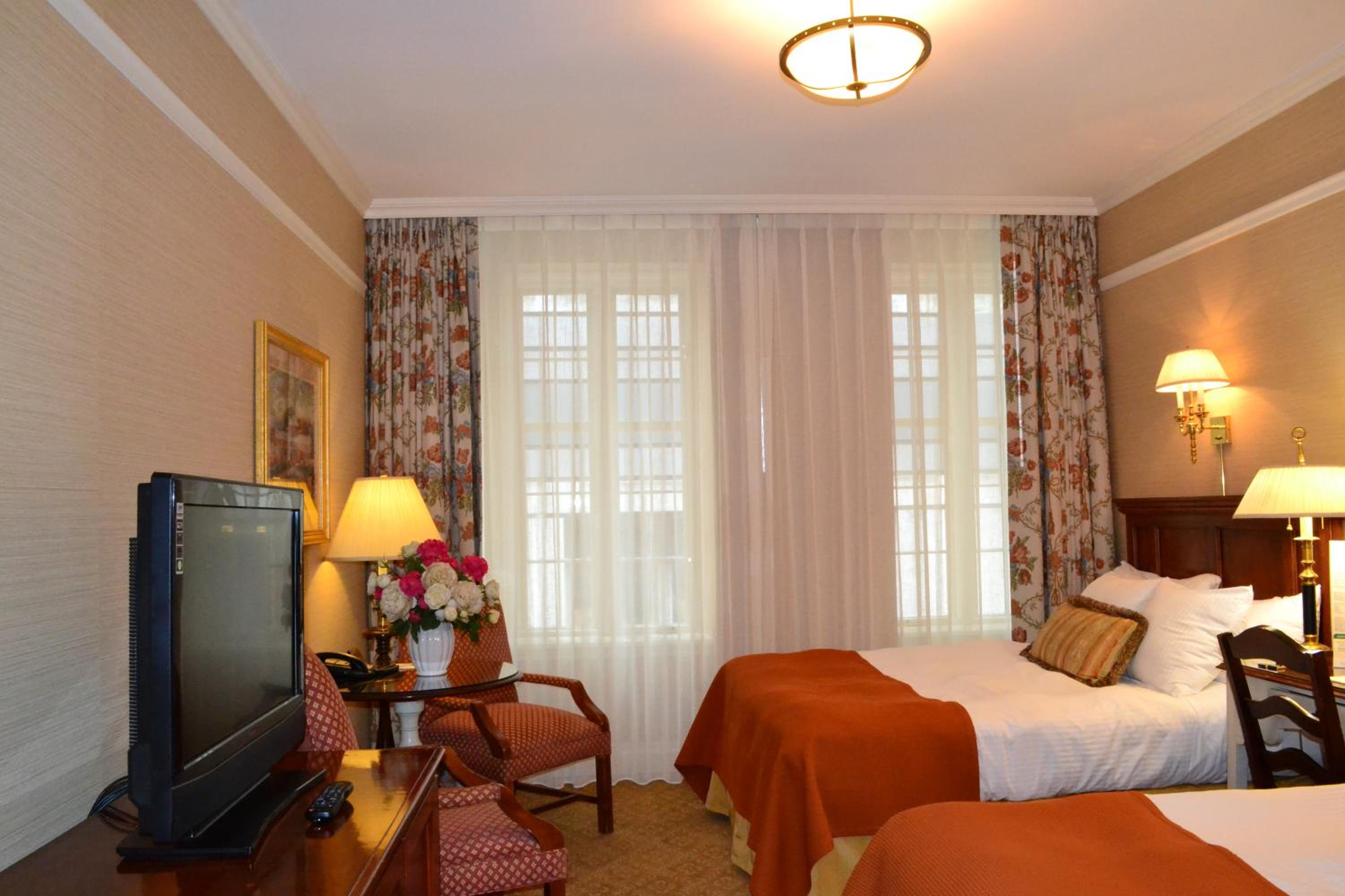 Superior Two Double Bedded Room thumbnail 6