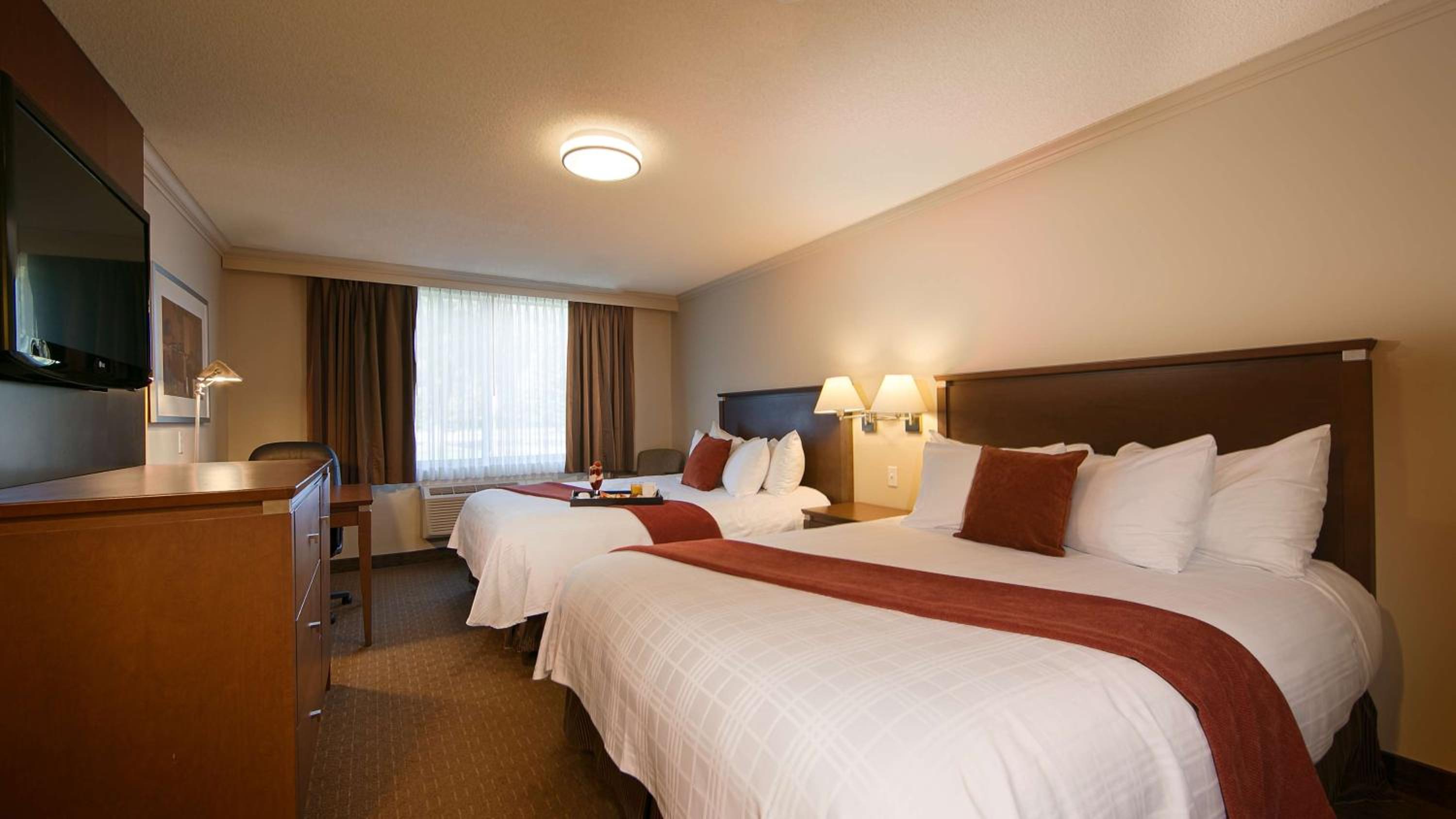 Queen Room with Two Queen Beds - Non-Smoking - Photo 1