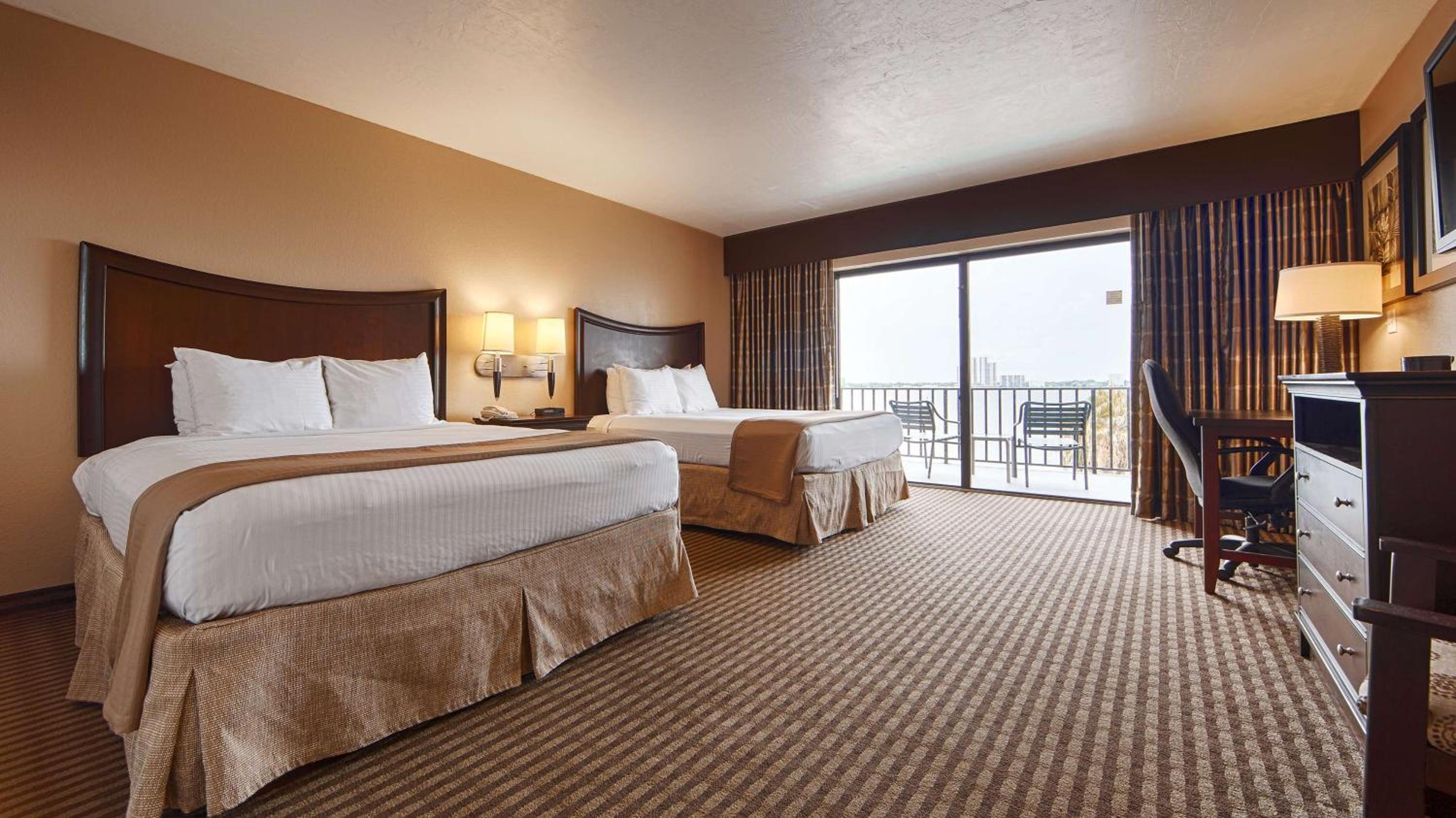 Queen Room with Two Queen Beds with Partial River View - Non-Smoking - Photo 1