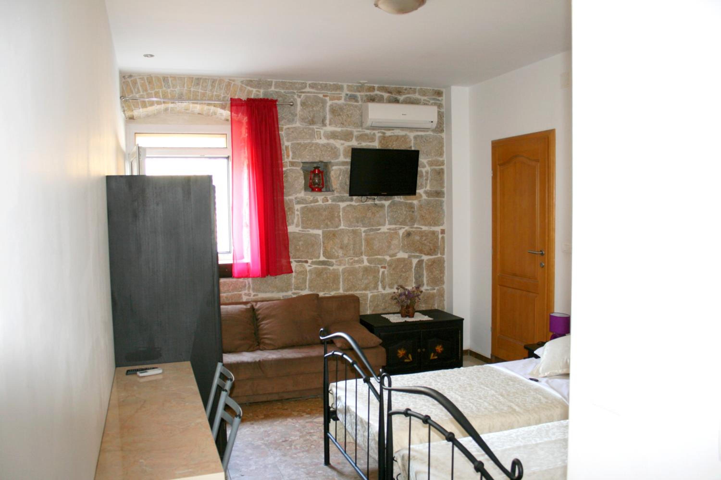 Premium Twin Room - Photo 1