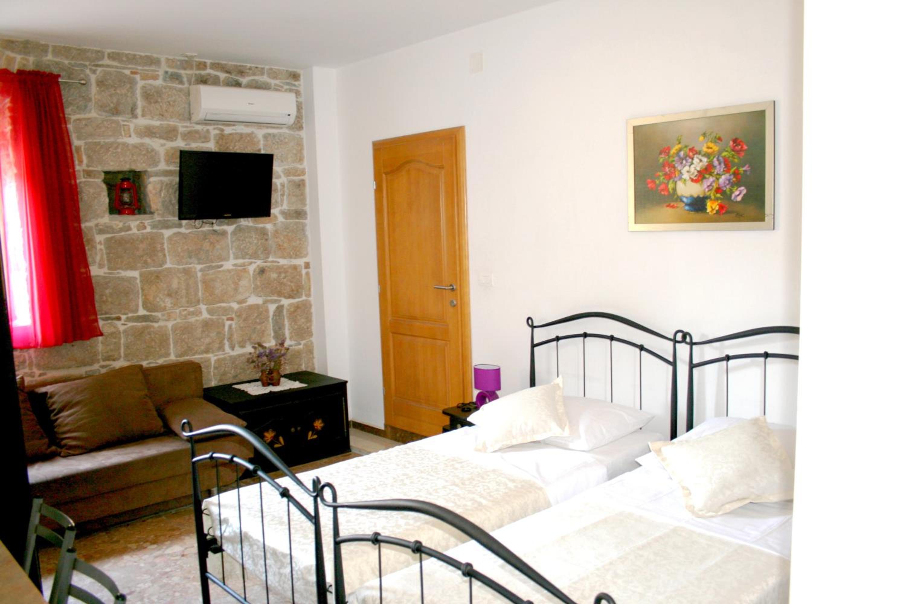 Premium Twin Room - Photo 7