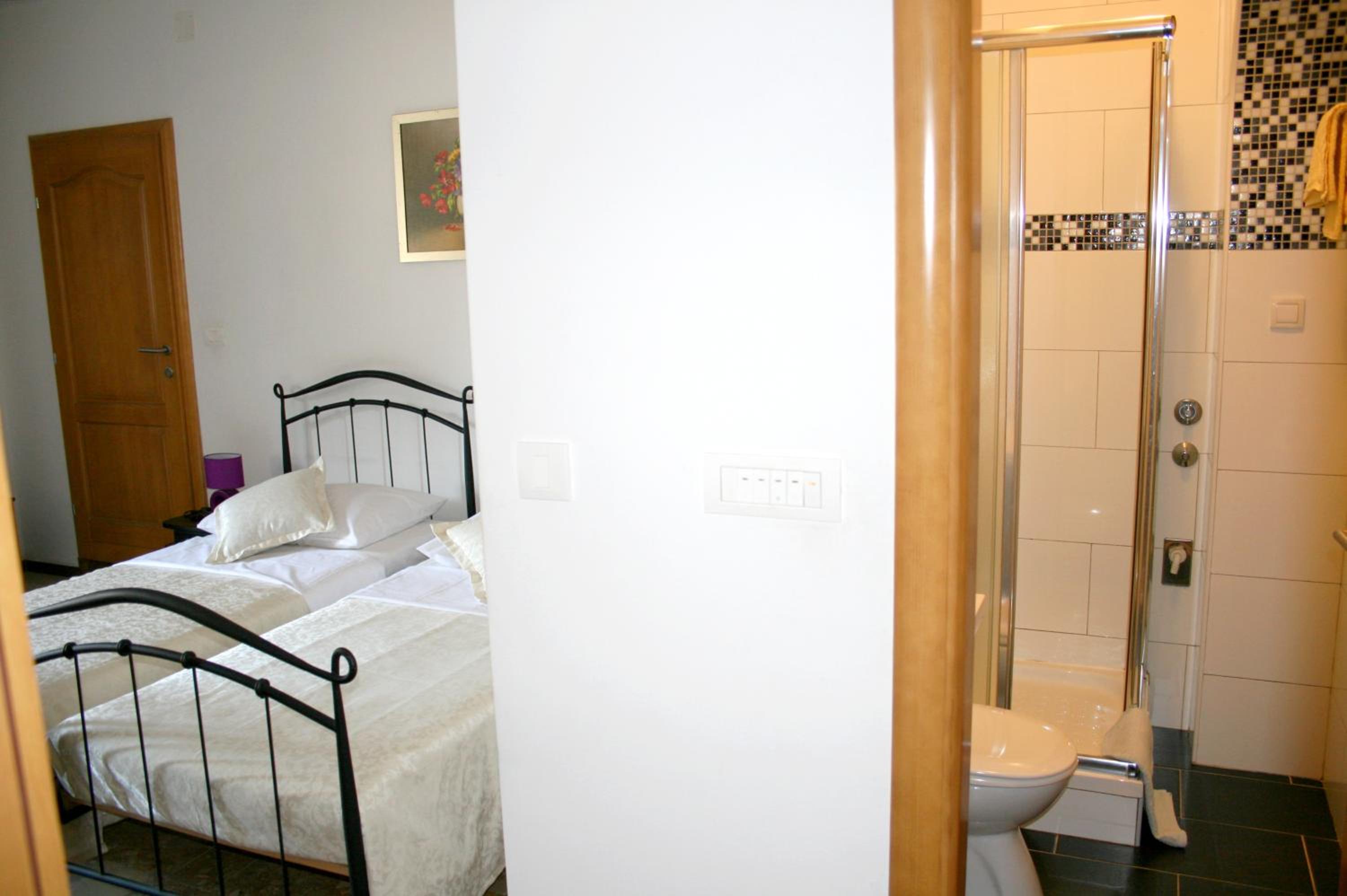 Premium Twin Room - Photo 5