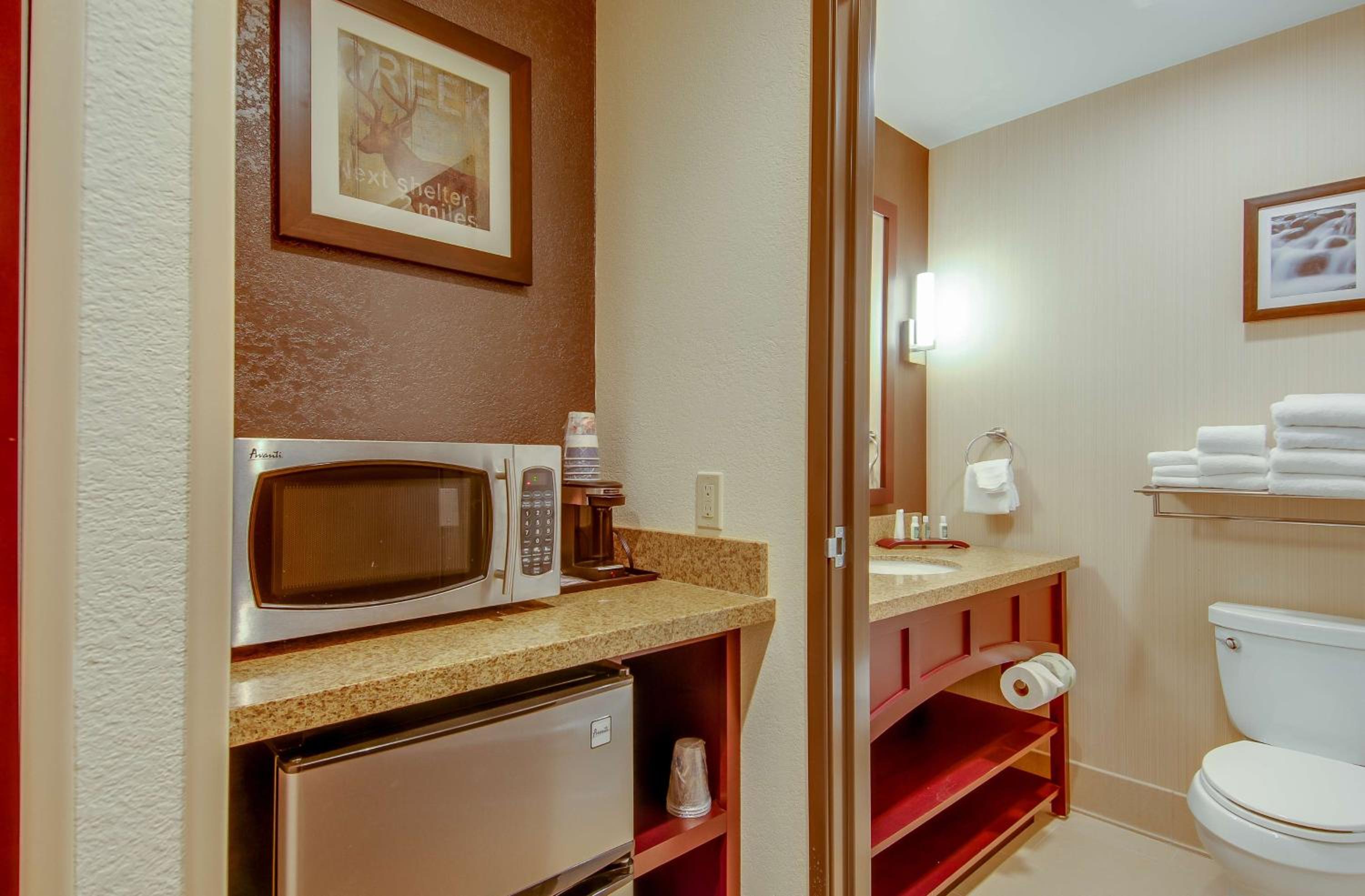 Queen Room - Non-Smoking - Photo 5