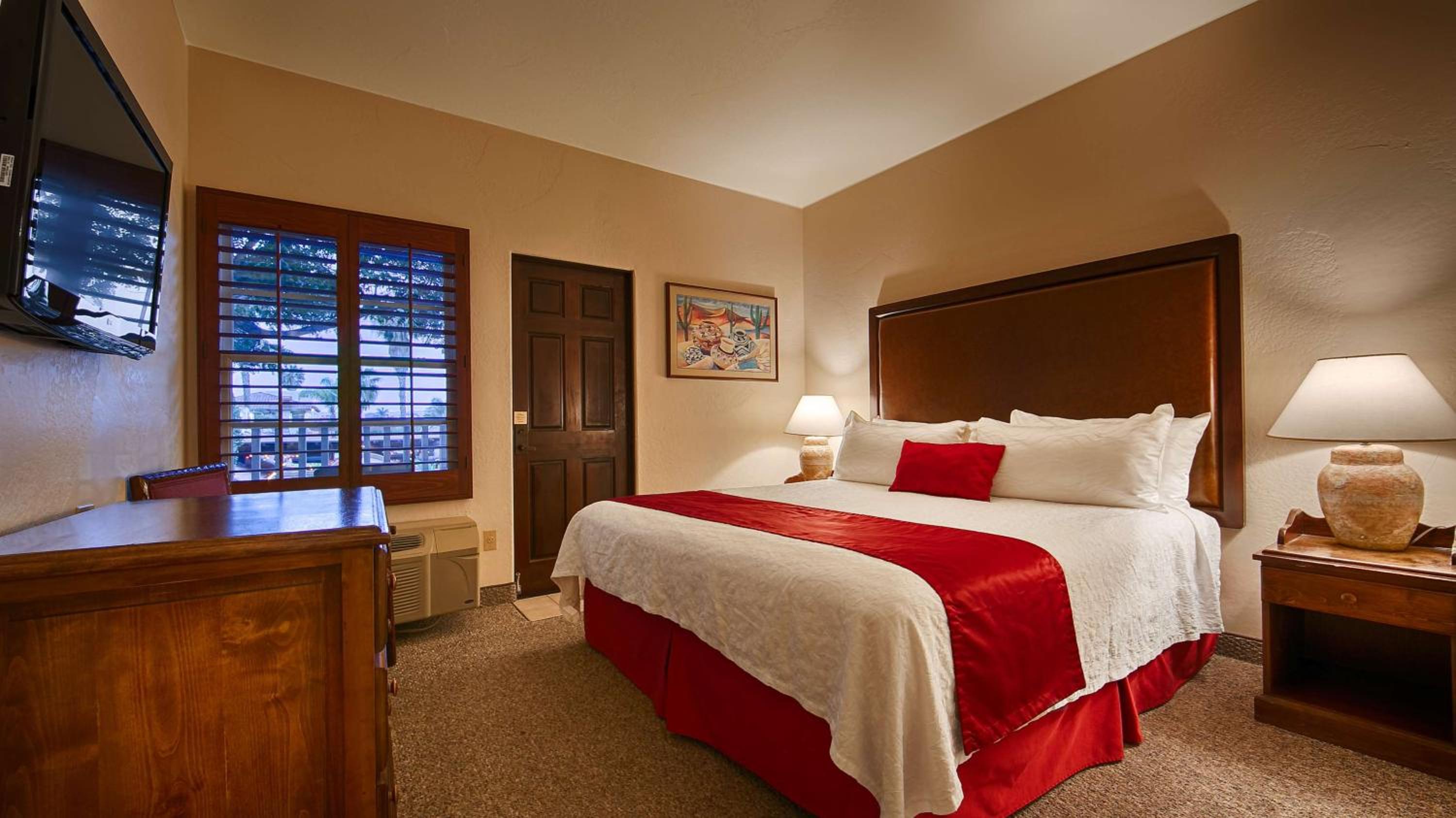 One-Bedroom King Suite with Sofa Bed - Photo 1